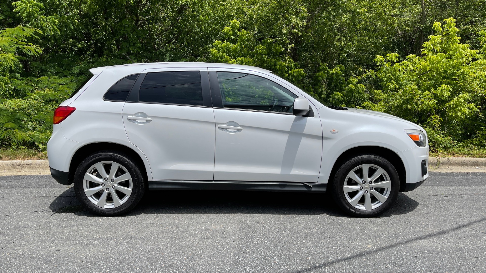 Used 2014 Mitsubishi OUTLANDER SPORT ES 2WD / 2.0L / CVT TRANS / 18IN WHEELS / 31MPG for sale Sold at Formula Imports in Charlotte NC 28227 6