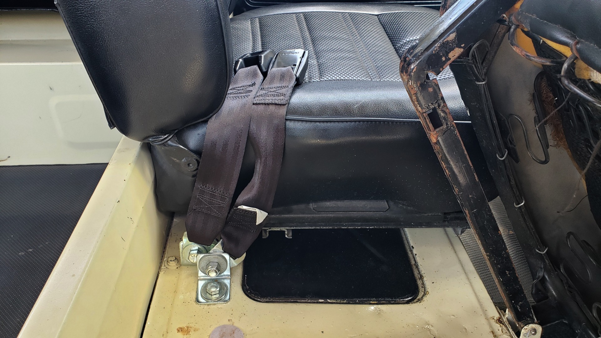 Used 1978 Nissan PATROL 4x4 / SOFT-TOP / 6-CYL / MANUAL / SEATS-9 / FULLY RESTORED for sale Sold at Formula Imports in Charlotte NC 28227 53