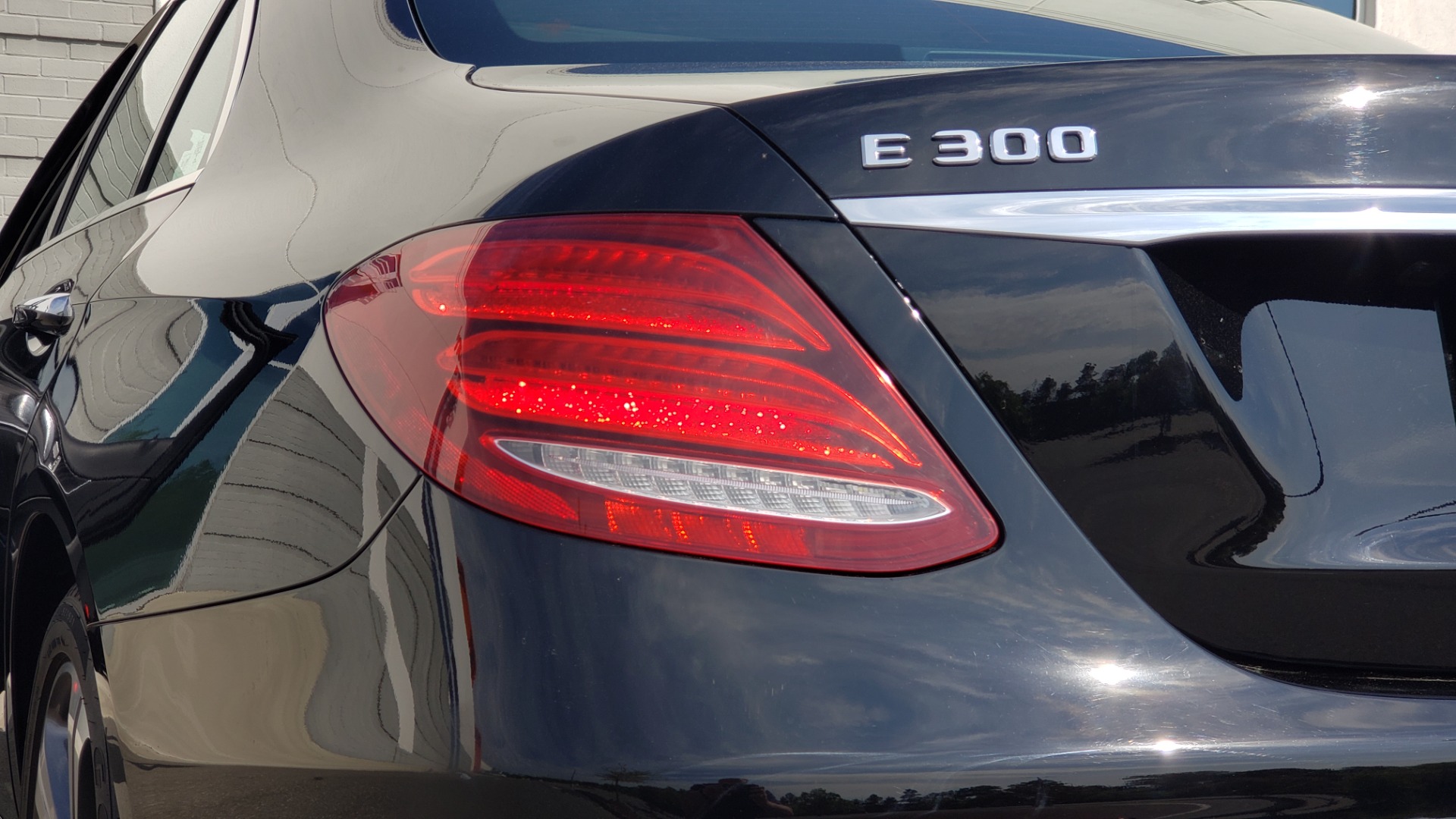 Used 2018 Mercedes-Benz E-CLASS E 300 PREMIUM / 4MATIC / NAV / SUNROOF / H/K SND / REARVIEW for sale Sold at Formula Imports in Charlotte NC 28227 27