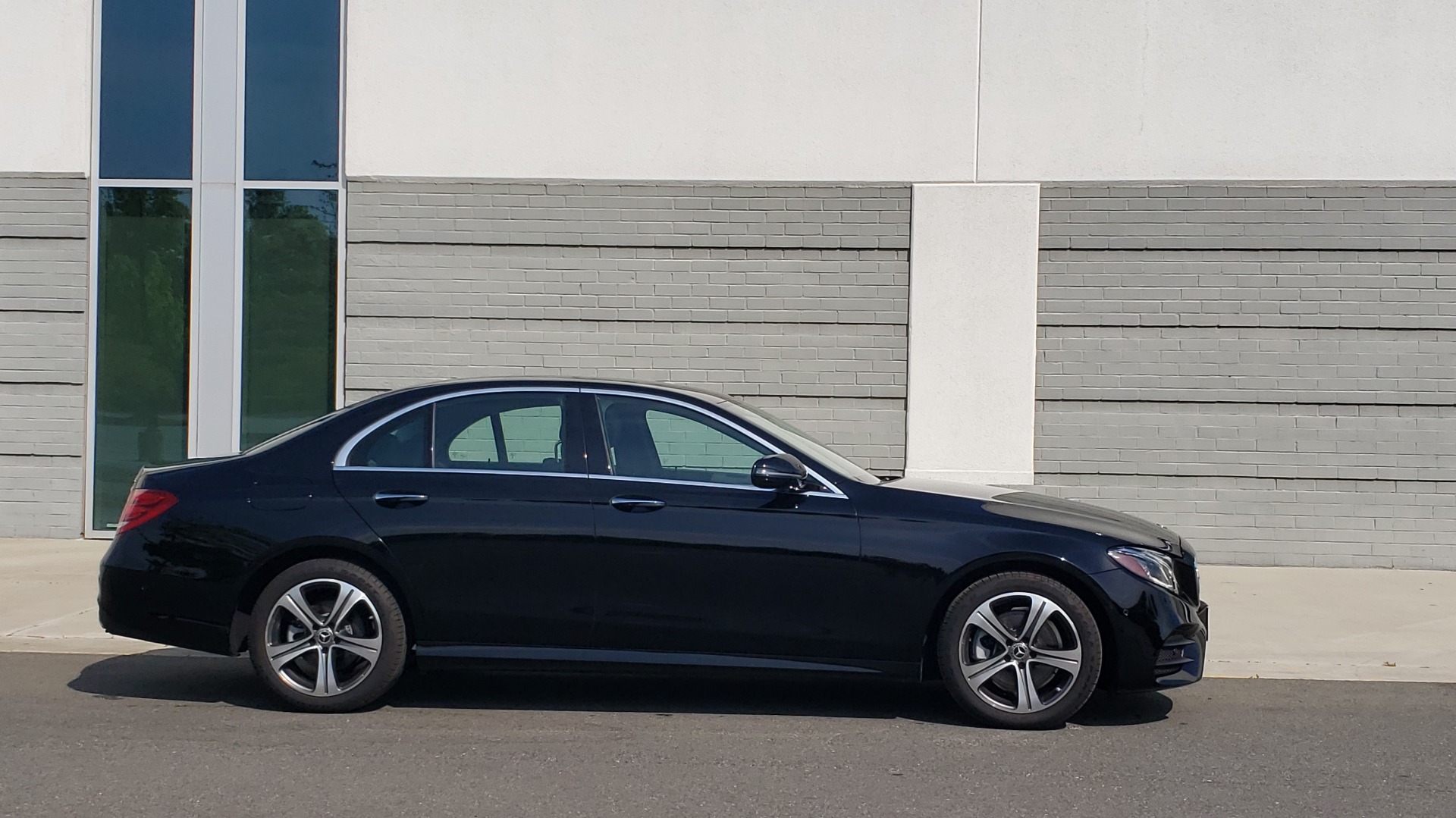 Used 2018 Mercedes-Benz E-CLASS E 300 PREMIUM / 4MATIC / NAV / SUNROOF / H/K SND / REARVIEW for sale Sold at Formula Imports in Charlotte NC 28227 8