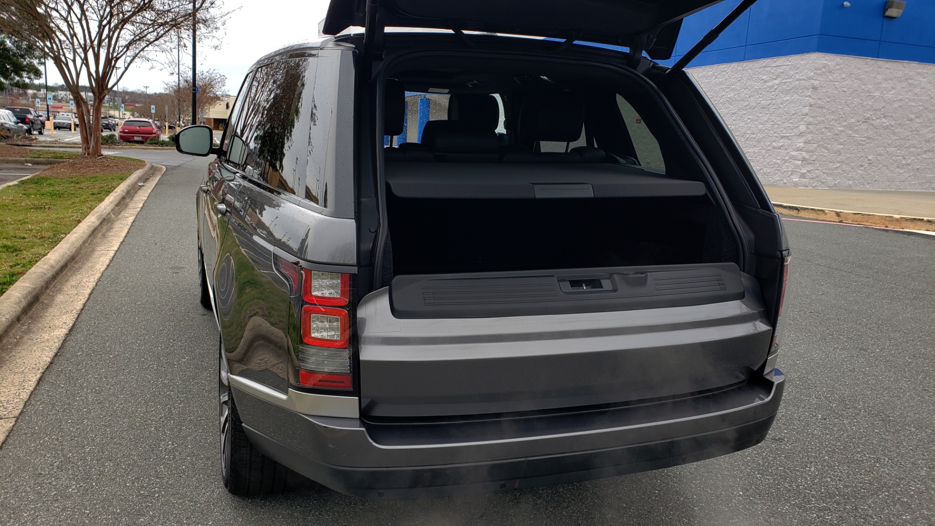Used 2016 Land Rover RANGE ROVER SUPERCHARGED V8 / NAV / PANO-ROOF / MERIDIAN SND / REARVIEW for sale Sold at Formula Imports in Charlotte NC 28227 17