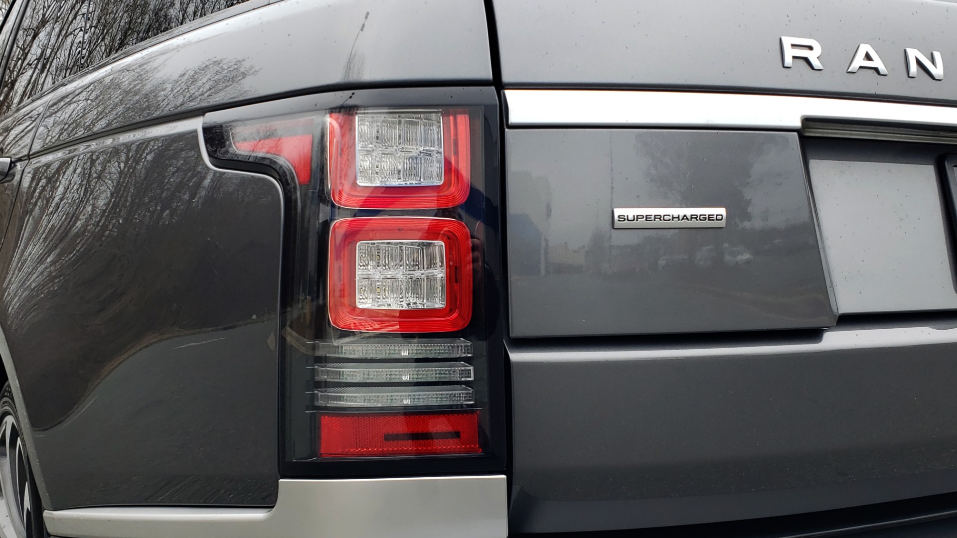 Used 2016 Land Rover RANGE ROVER SUPERCHARGED V8 / NAV / PANO-ROOF / MERIDIAN SND / REARVIEW for sale Sold at Formula Imports in Charlotte NC 28227 32