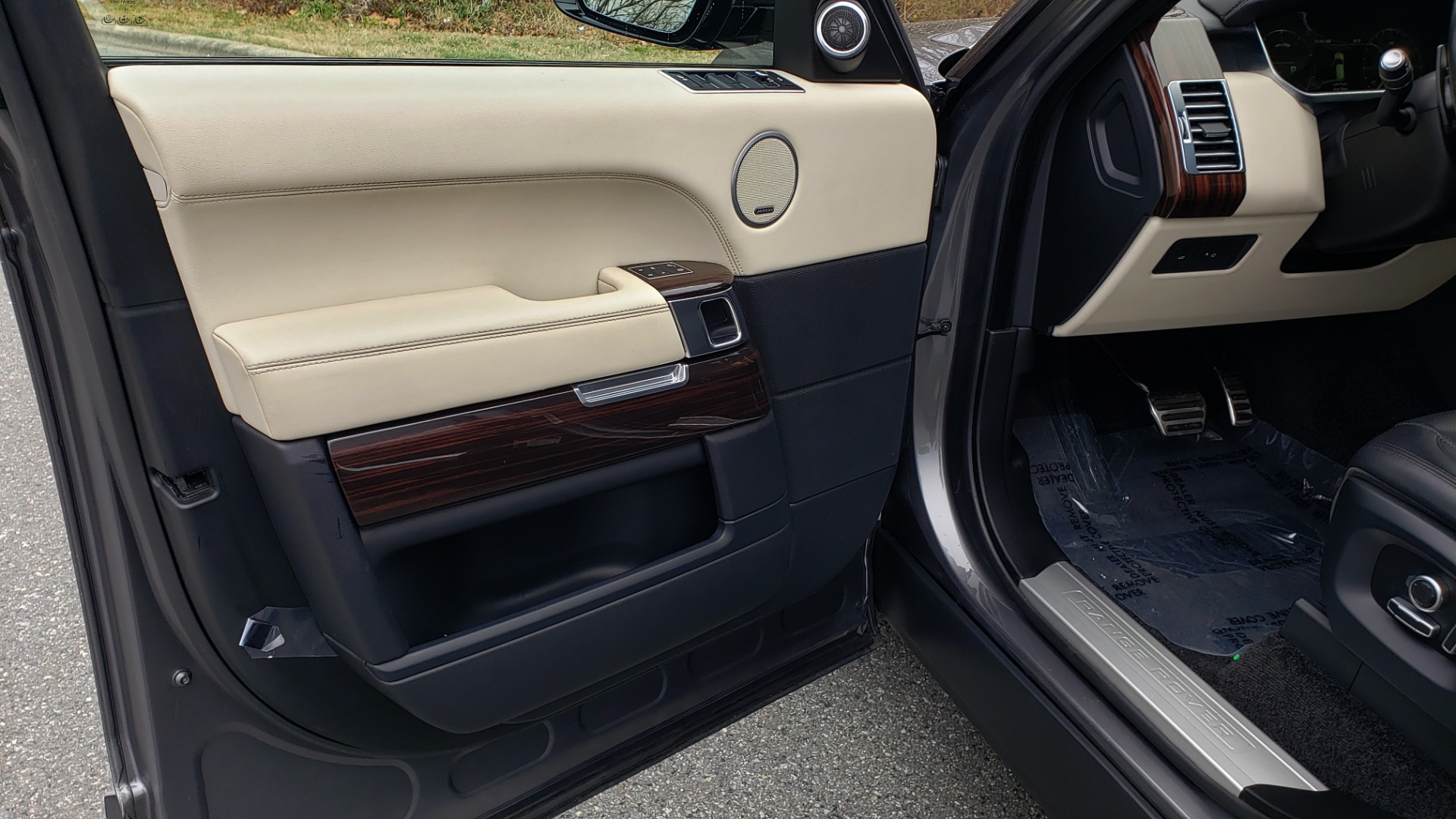 Used 2016 Land Rover Range Rover Supercharged for sale $54,995 at Formula Imports in Charlotte NC 28227 35