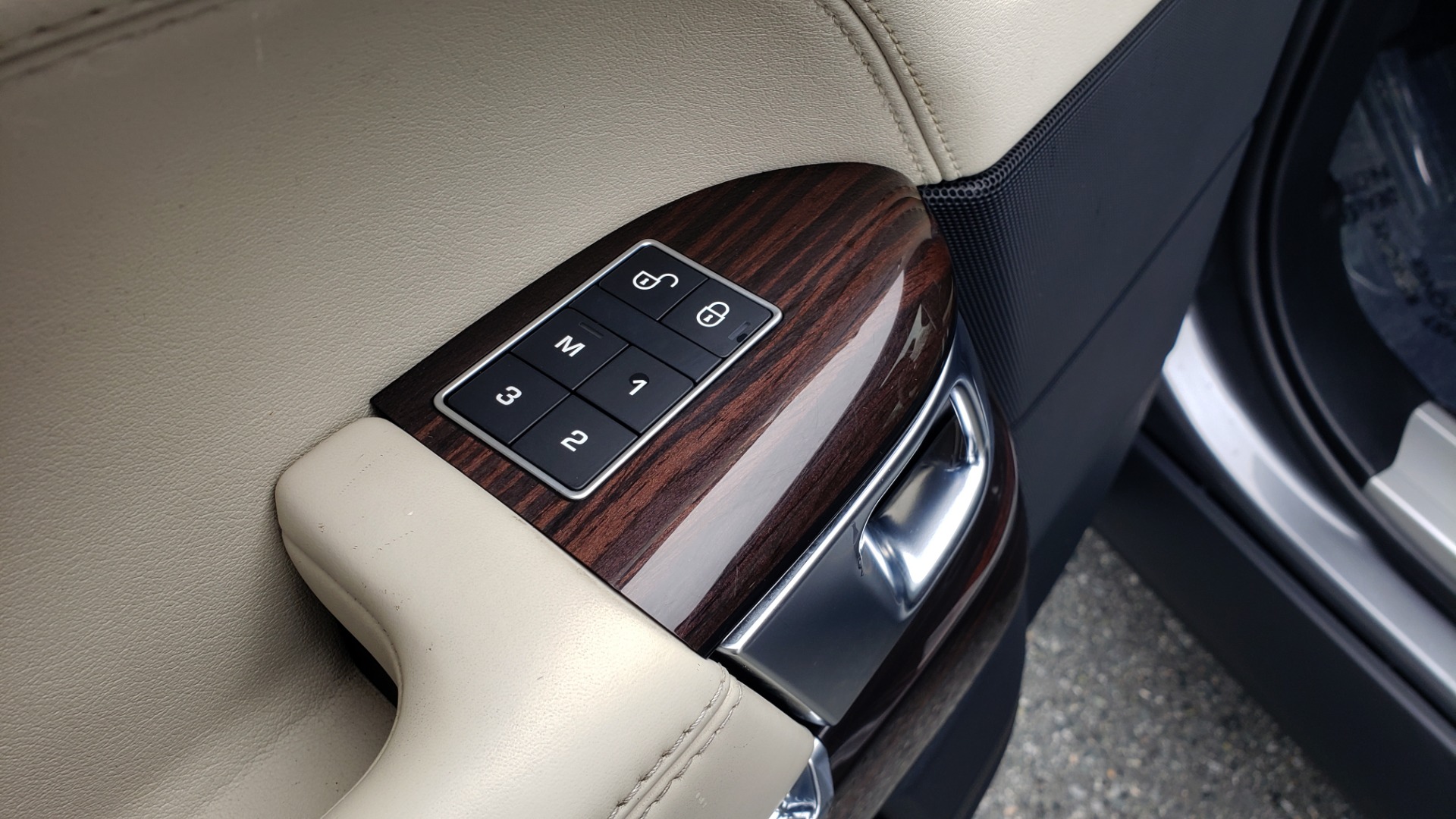 Used 2016 Land Rover RANGE ROVER SUPERCHARGED V8 / NAV / PANO-ROOF / MERIDIAN SND / REARVIEW for sale Sold at Formula Imports in Charlotte NC 28227 37