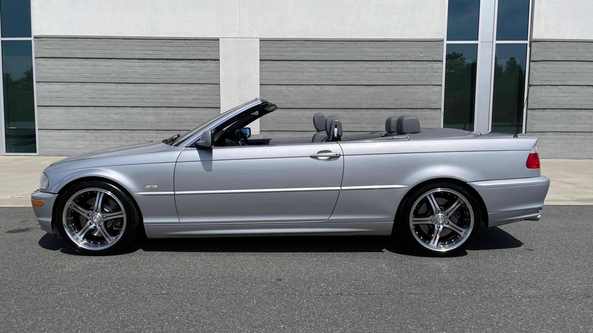 Used 2003 BMW 3 SERIES 330CI PREMIUM CONVERTIBLE / SPORT PKG / XENON HDLTS / STEPTRONIC AUTO for sale Sold at Formula Imports in Charlotte NC 28227 3
