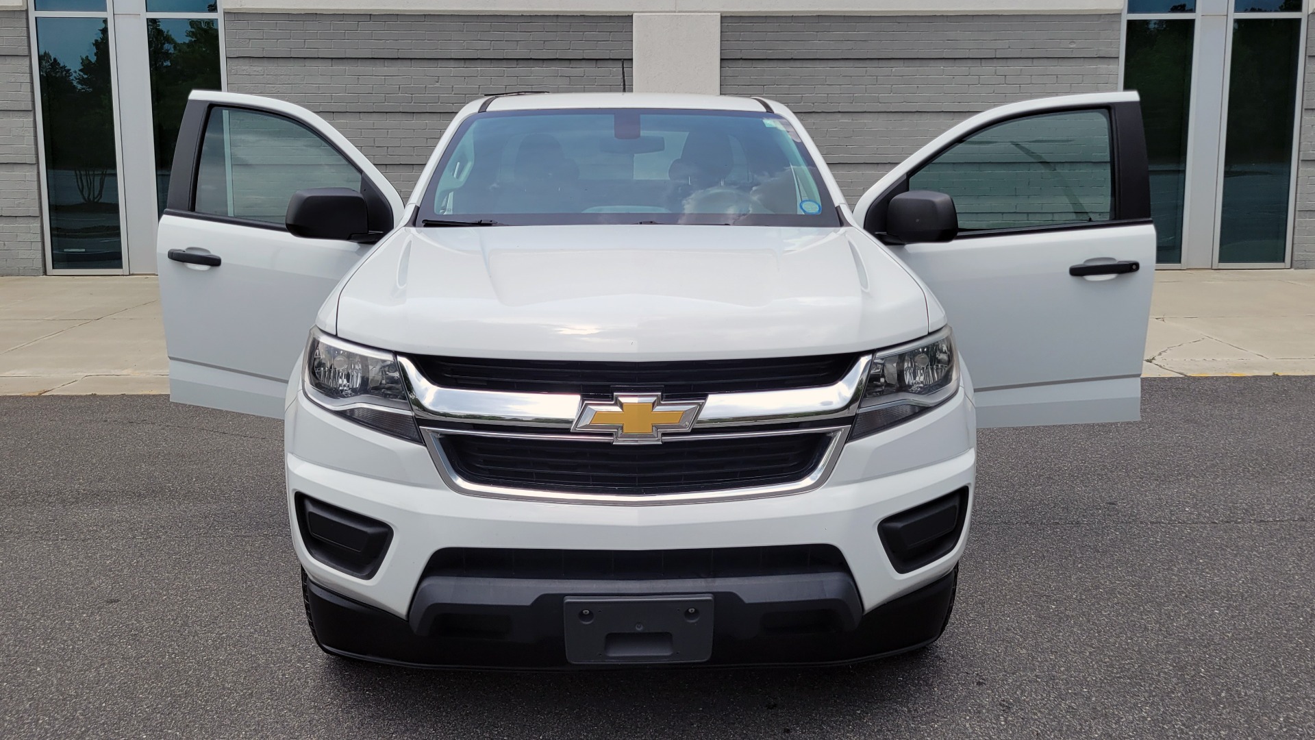 Used 2018 Chevrolet COLORADO EXT CAB / 2.5L / 2WD / 6-SPD AUTO / WORK TRUCK / REARVIEW for sale Sold at Formula Imports in Charlotte NC 28227 10