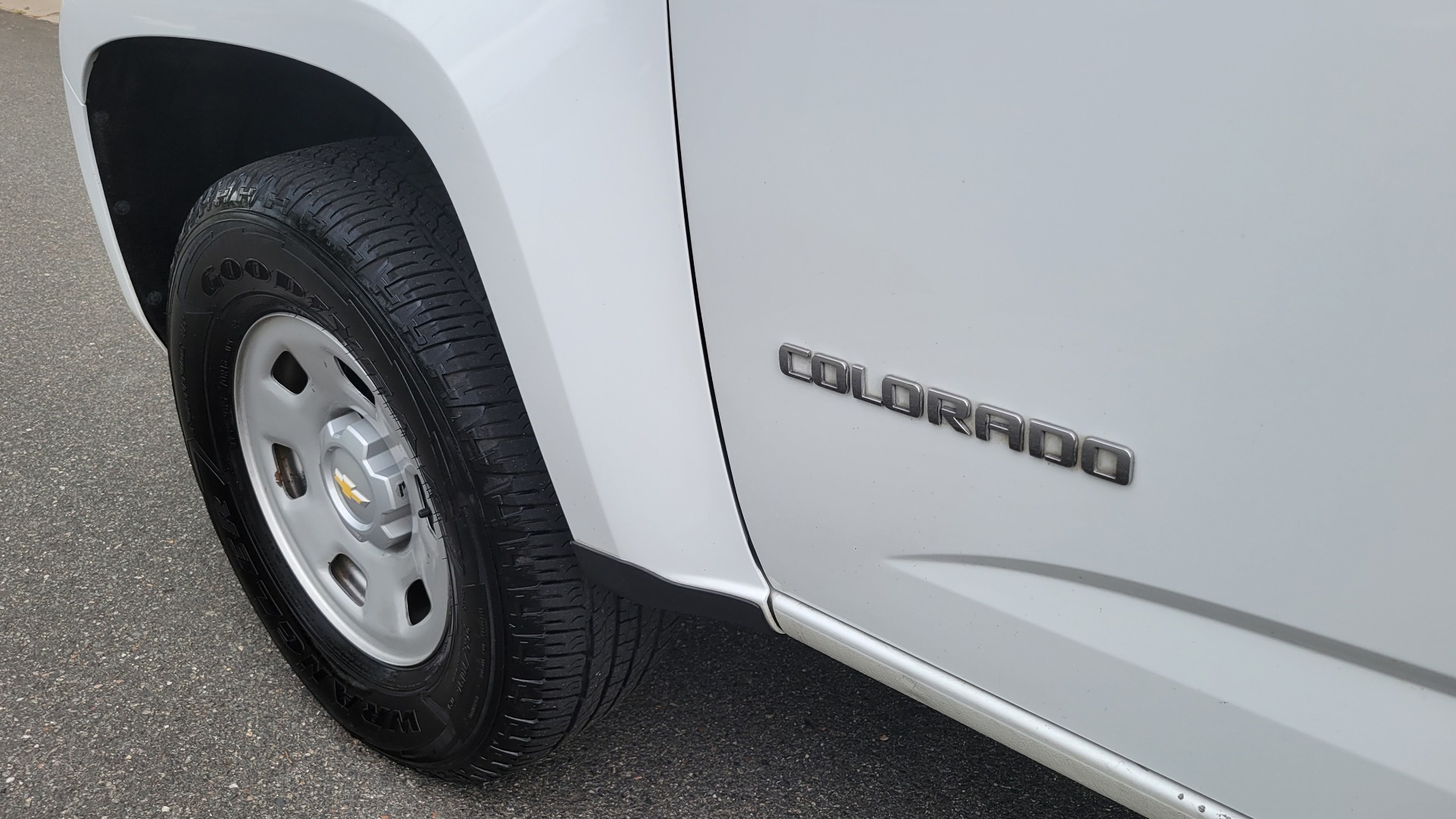 Used 2018 Chevrolet COLORADO EXT CAB / 2.5L / 2WD / 6-SPD AUTO / WORK TRUCK / REARVIEW for sale Sold at Formula Imports in Charlotte NC 28227 15