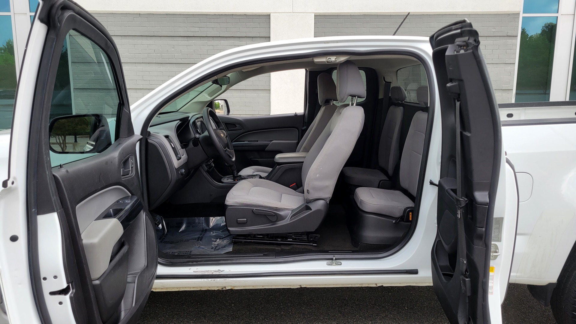 Used 2018 Chevrolet COLORADO EXT CAB / 2.5L / 2WD / 6-SPD AUTO / WORK TRUCK / REARVIEW for sale Sold at Formula Imports in Charlotte NC 28227 18