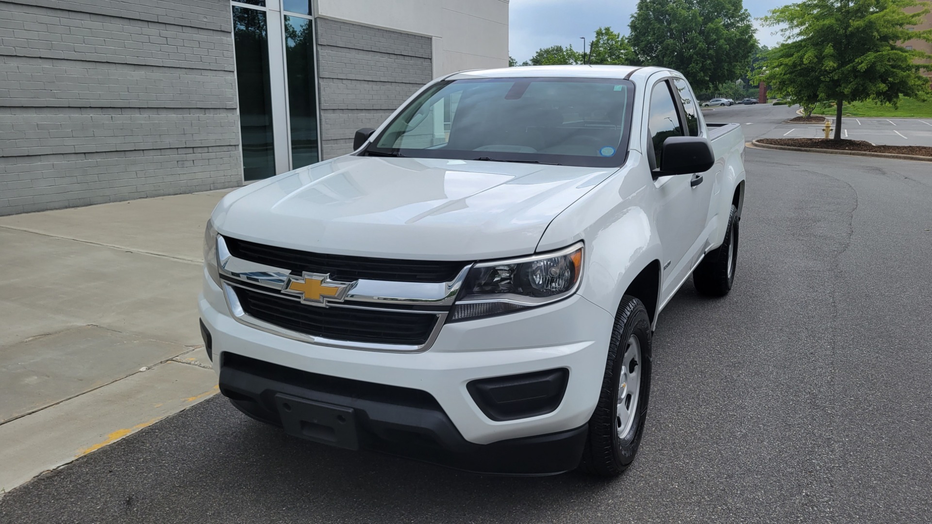 Used 2018 Chevrolet COLORADO EXT CAB / 2.5L / 2WD / 6-SPD AUTO / WORK TRUCK / REARVIEW for sale Sold at Formula Imports in Charlotte NC 28227 3