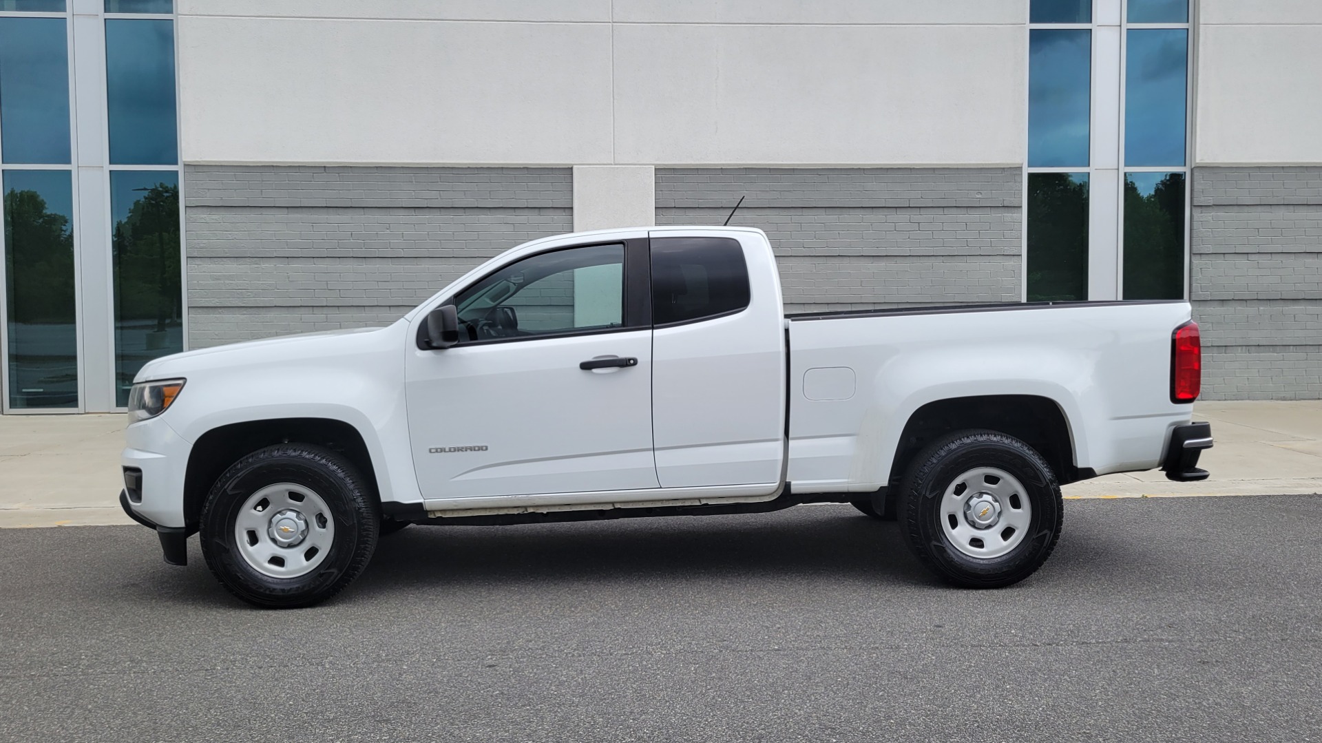 Used 2018 Chevrolet COLORADO EXT CAB / 2.5L / 2WD / 6-SPD AUTO / WORK TRUCK / REARVIEW for sale Sold at Formula Imports in Charlotte NC 28227 5