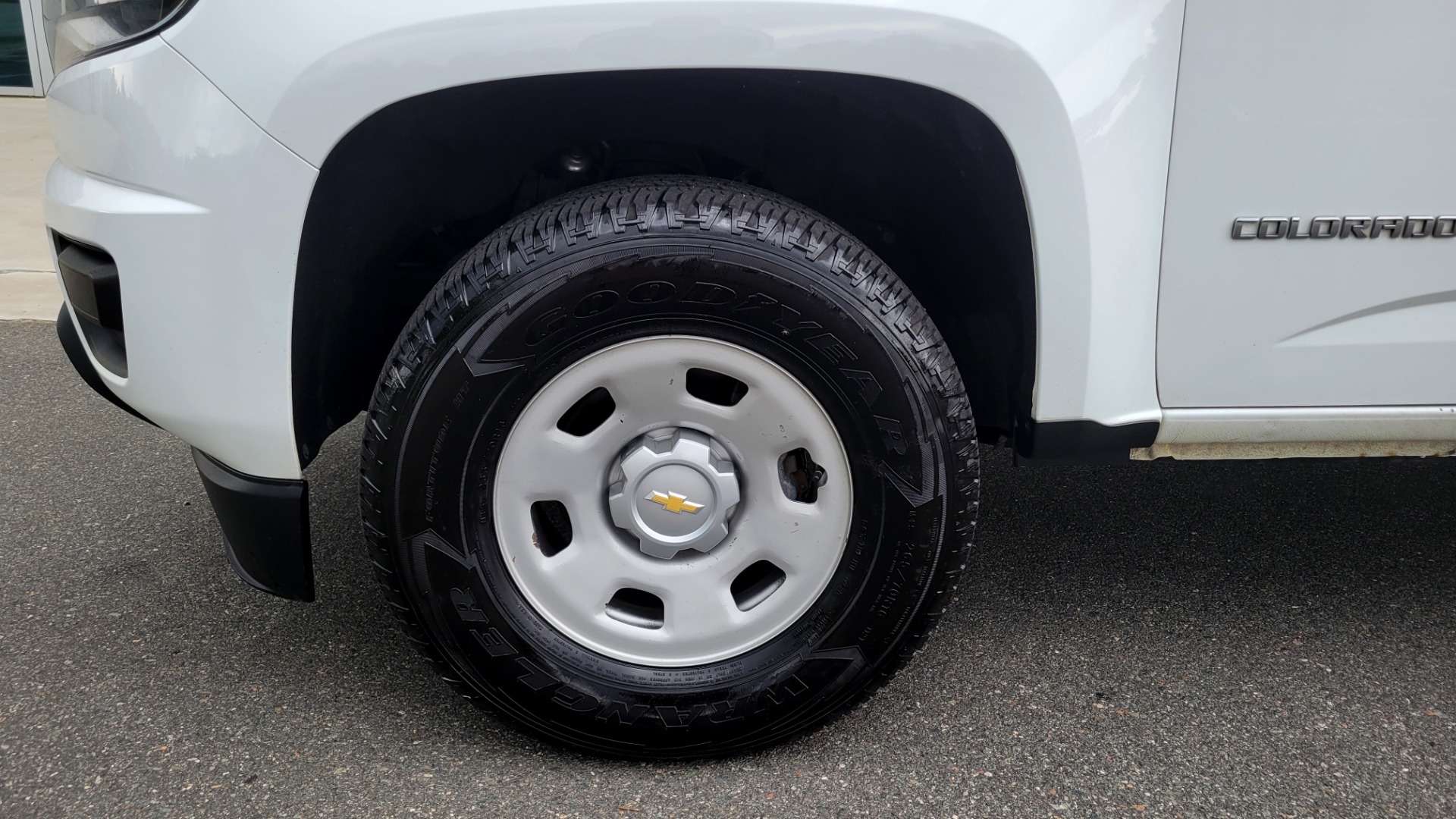 Used 2018 Chevrolet COLORADO EXT CAB / 2.5L / 2WD / 6-SPD AUTO / WORK TRUCK / REARVIEW for sale Sold at Formula Imports in Charlotte NC 28227 60