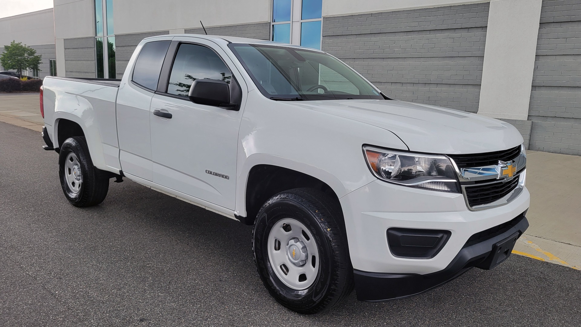 Used 2018 Chevrolet COLORADO EXT CAB / 2.5L / 2WD / 6-SPD AUTO / WORK TRUCK / REARVIEW for sale Sold at Formula Imports in Charlotte NC 28227 7