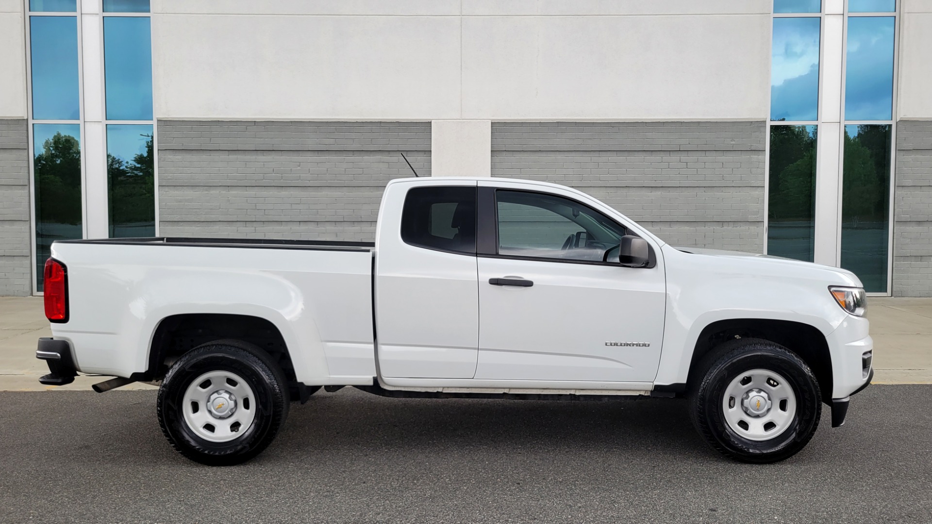 Used 2018 Chevrolet COLORADO EXT CAB / 2.5L / 2WD / 6-SPD AUTO / WORK TRUCK / REARVIEW for sale Sold at Formula Imports in Charlotte NC 28227 8