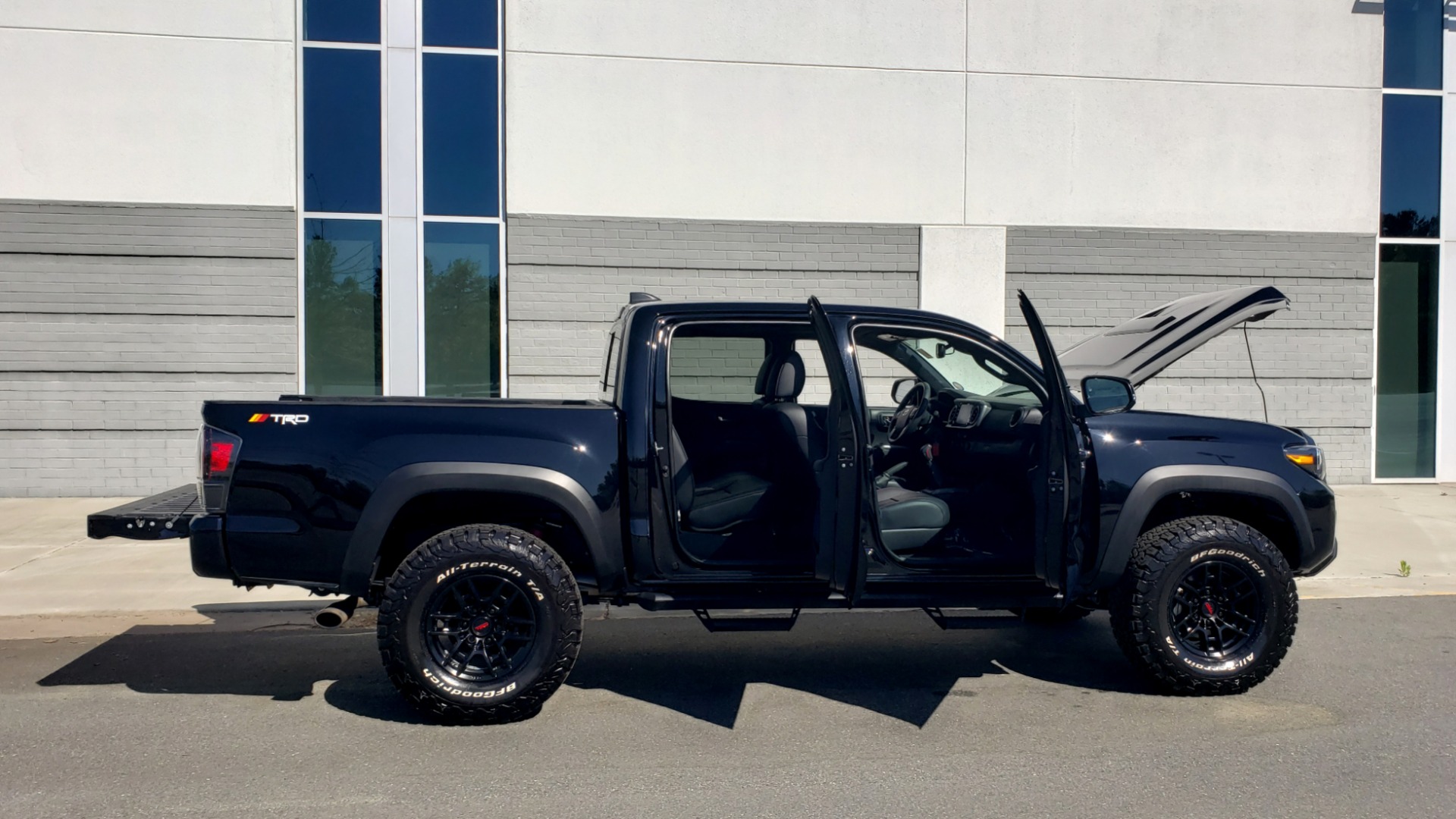 Used 2020 Toyota TACOMA 4WD TRD PRO / DOUBLECAB / 6-SPD MAN / NAV / SUNROOF / REARVIEW for sale Sold at Formula Imports in Charlotte NC 28227 12