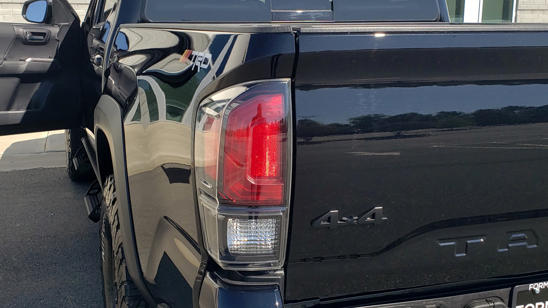 Used 2020 Toyota TACOMA 4WD TRD PRO / DOUBLECAB / 6-SPD MAN / NAV / SUNROOF / REARVIEW for sale Sold at Formula Imports in Charlotte NC 28227 27