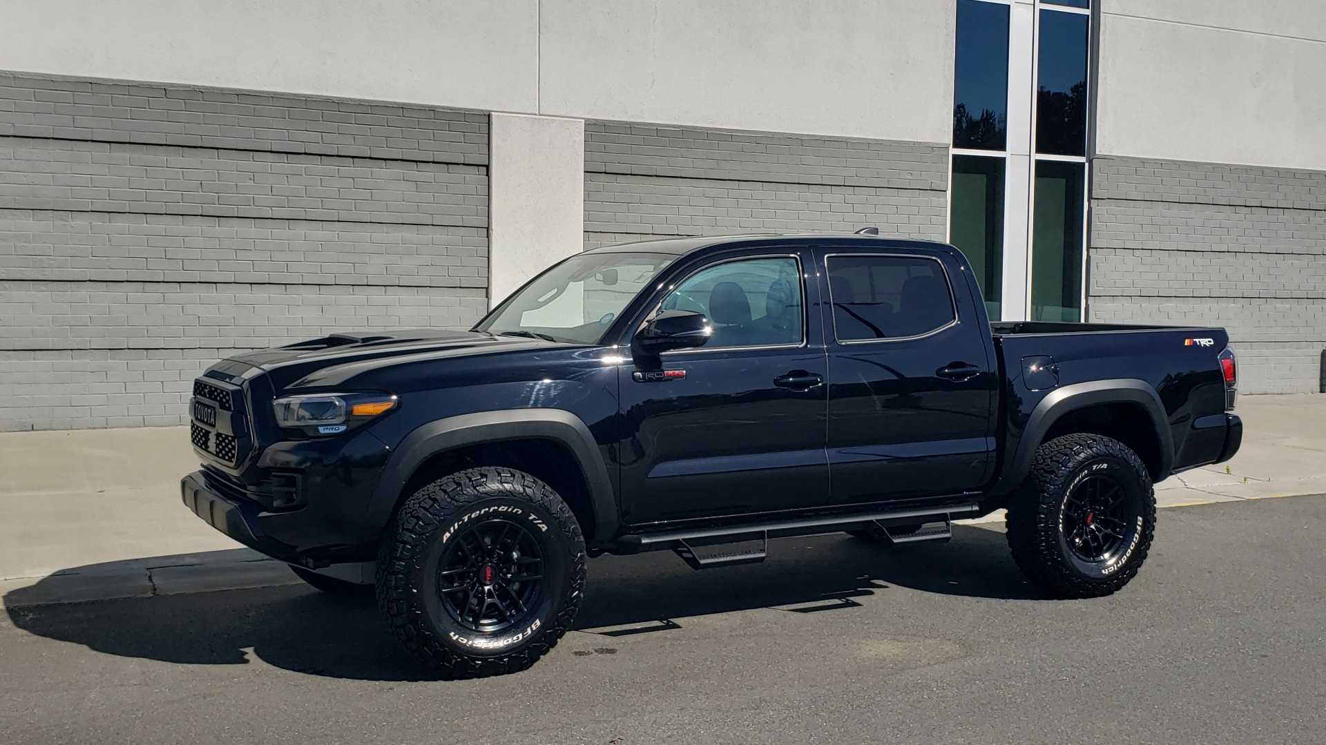 Used 2020 Toyota TACOMA 4WD TRD PRO / DOUBLECAB / 6-SPD MAN / NAV / SUNROOF / REARVIEW for sale Sold at Formula Imports in Charlotte NC 28227 3