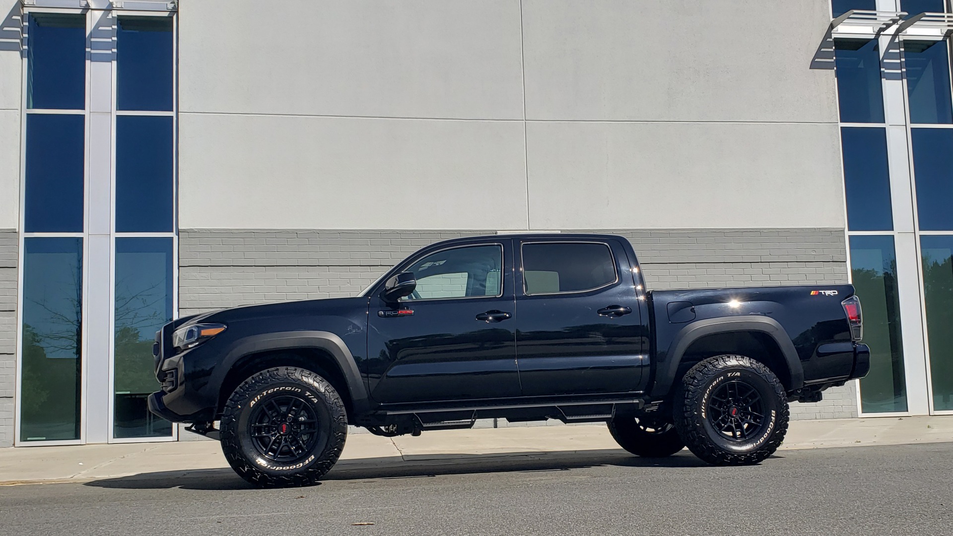 Used 2020 Toyota TACOMA 4WD TRD PRO / DOUBLECAB / 6-SPD MAN / NAV / SUNROOF / REARVIEW for sale Sold at Formula Imports in Charlotte NC 28227 4