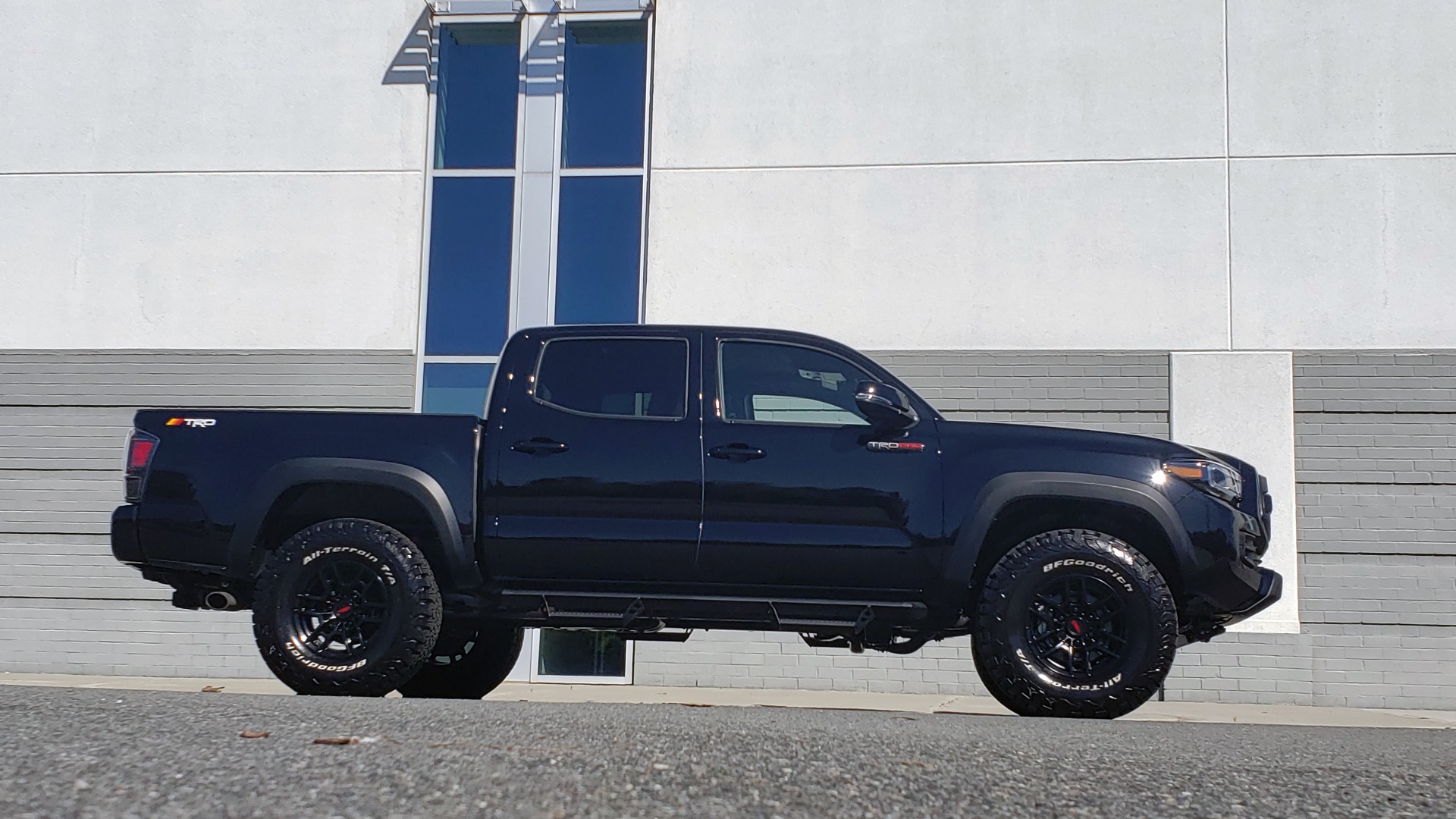 Used 2020 Toyota TACOMA 4WD TRD PRO / DOUBLECAB / 6-SPD MAN / NAV / SUNROOF / REARVIEW for sale Sold at Formula Imports in Charlotte NC 28227 7