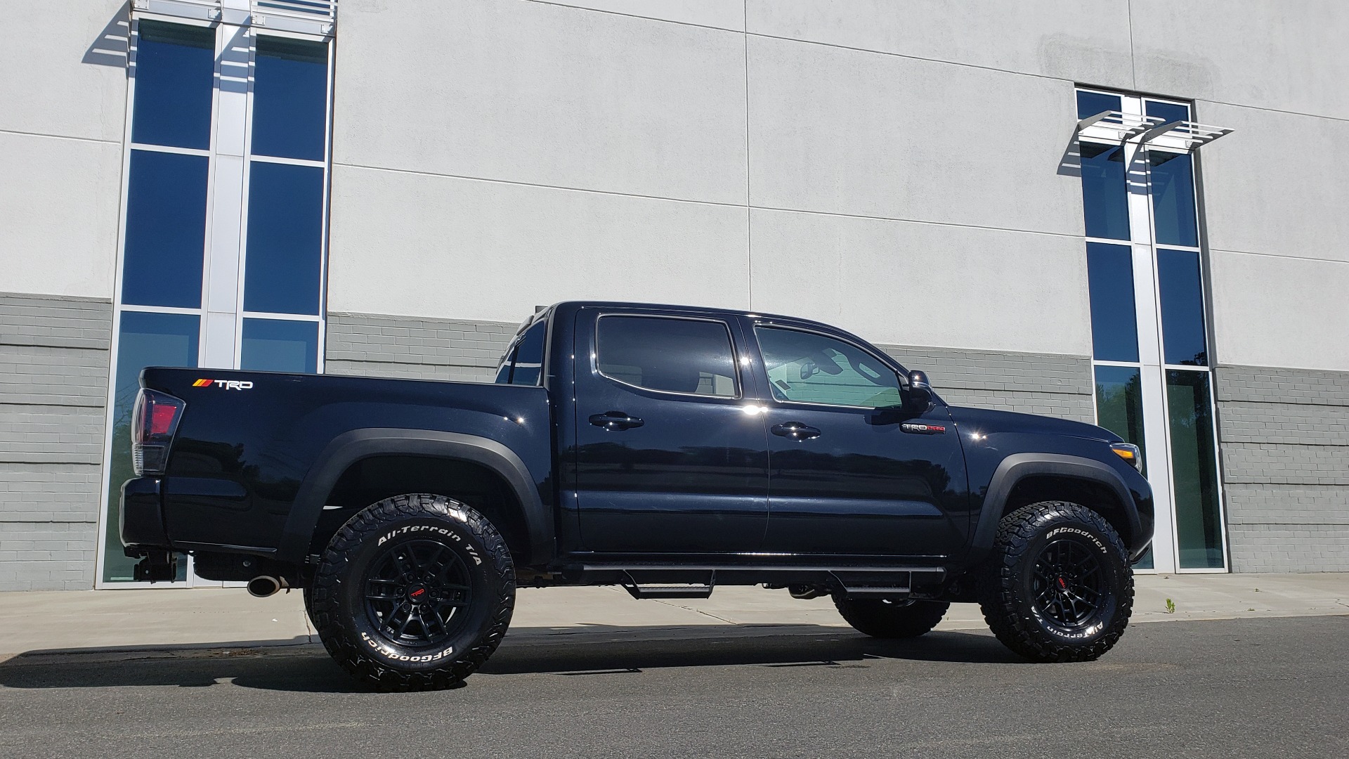 Used 2020 Toyota TACOMA 4WD TRD PRO / DOUBLECAB / 6-SPD MAN / NAV / SUNROOF / REARVIEW for sale Sold at Formula Imports in Charlotte NC 28227 8