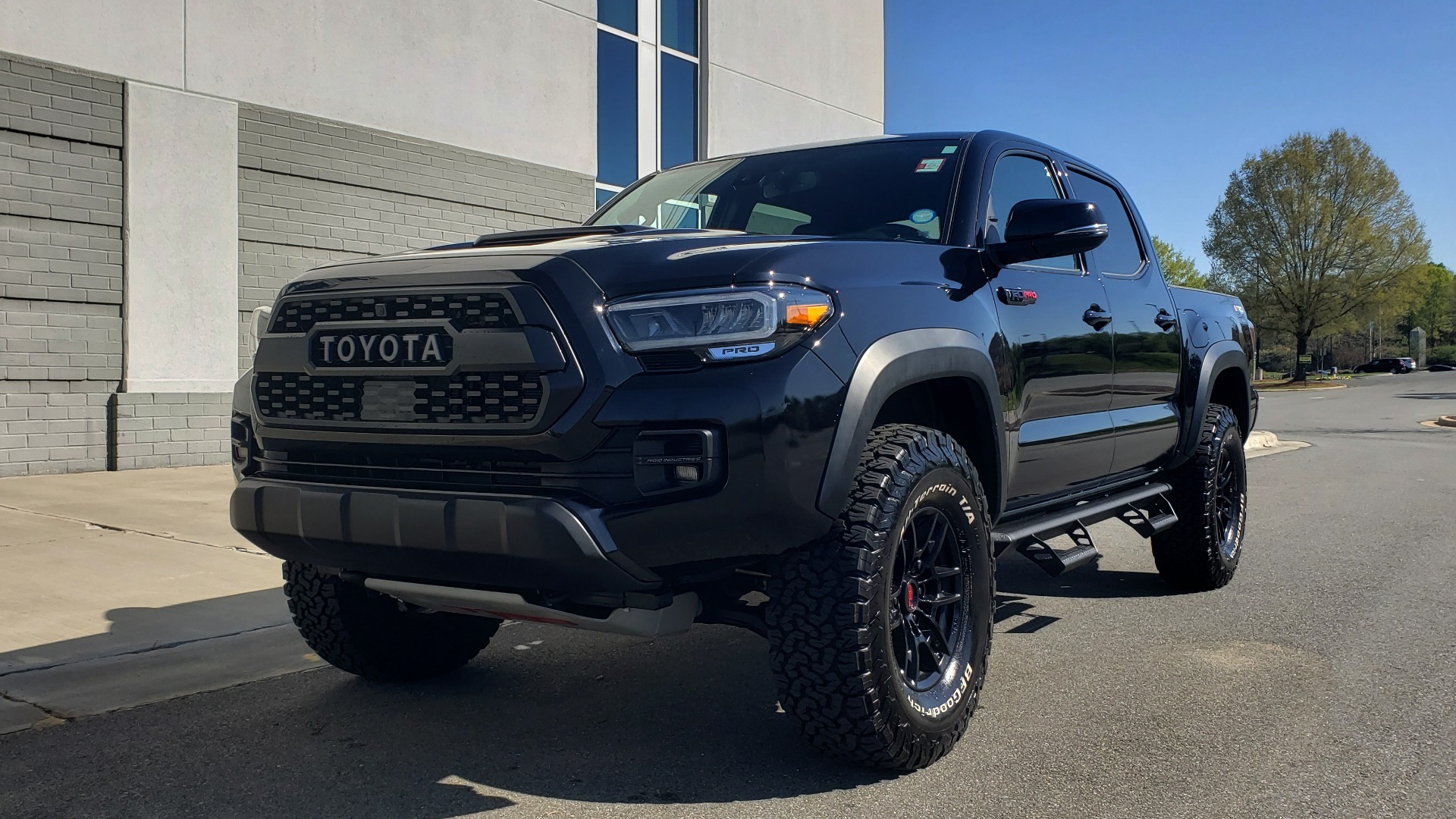 Used 2020 Toyota TACOMA 4WD TRD PRO / DOUBLECAB / 6-SPD MAN / NAV / SUNROOF / REARVIEW for sale Sold at Formula Imports in Charlotte NC 28227 1