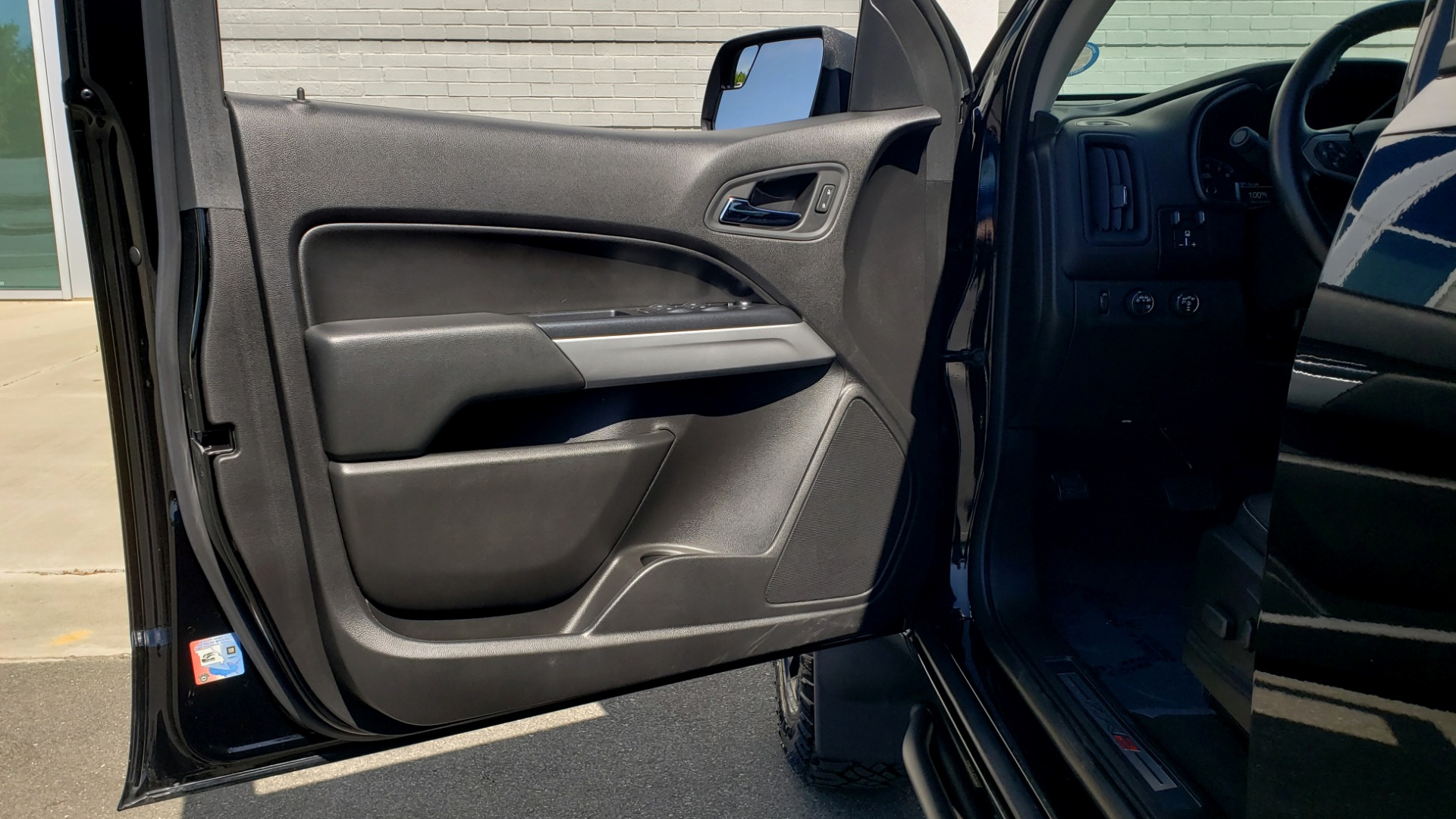 Used 2018 Chevrolet COLORADO 4WD ZR2 / CREWCAB / 128.3 WB / NAV / MIDNIGHT EDITION / BOSE for sale Sold at Formula Imports in Charlotte NC 28227 34