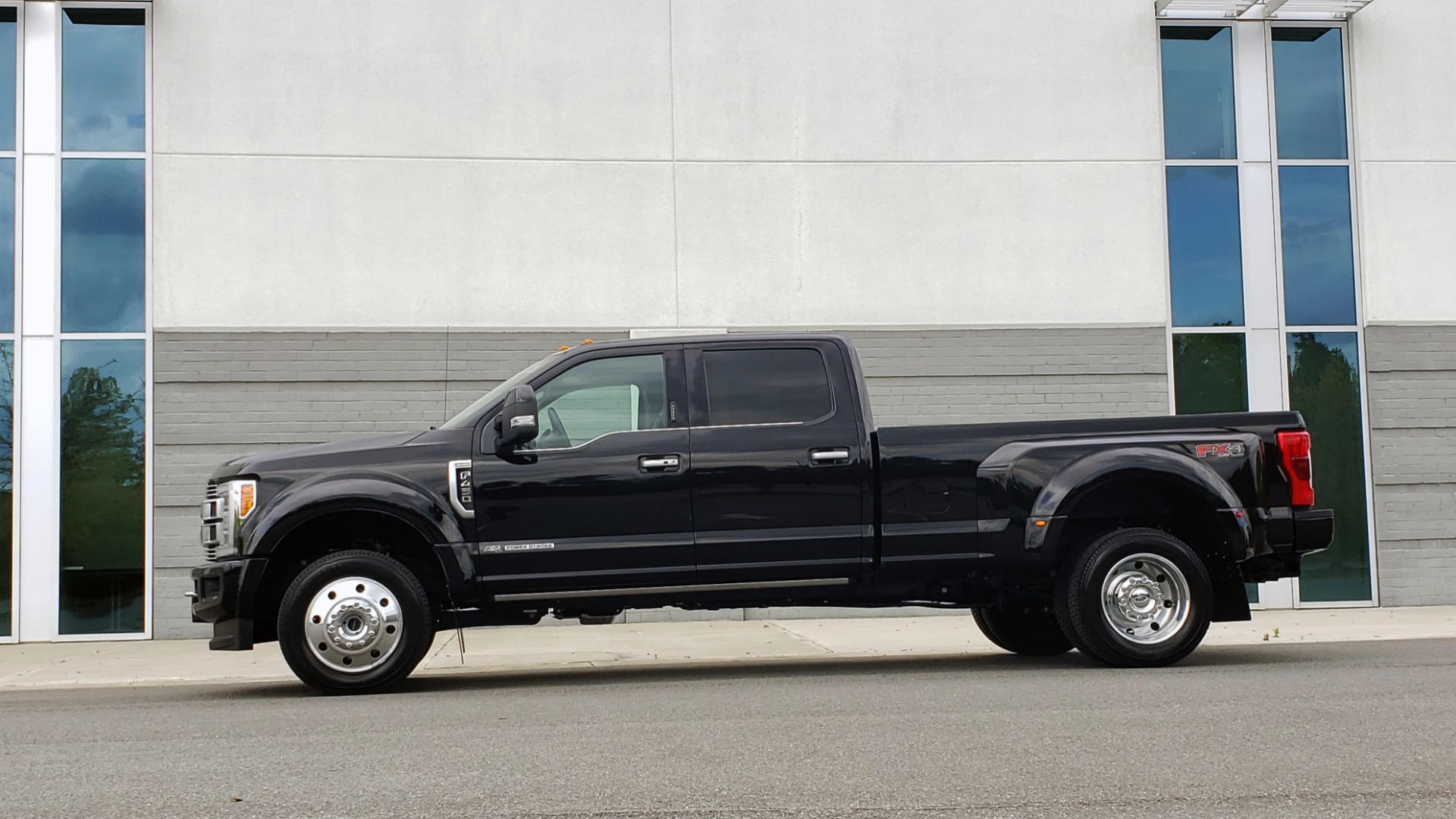 Used 2019 Ford SUPER DUTY F-450 DRW LIMITED / 4X4 / CREWCAB 176IN WB / LOADED / LOW MILES for sale Sold at Formula Imports in Charlotte NC 28227 3