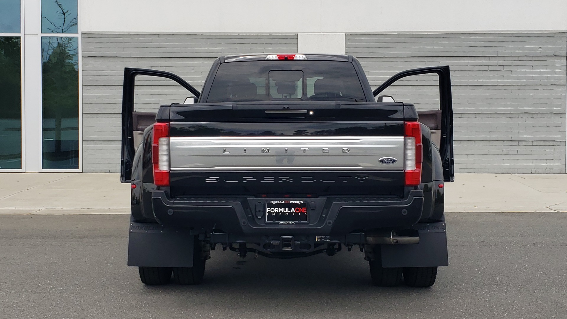 Used 2019 Ford SUPER DUTY F-450 DRW LIMITED / 4X4 / CREWCAB 176IN WB / LOADED / LOW MILES for sale Sold at Formula Imports in Charlotte NC 28227 33