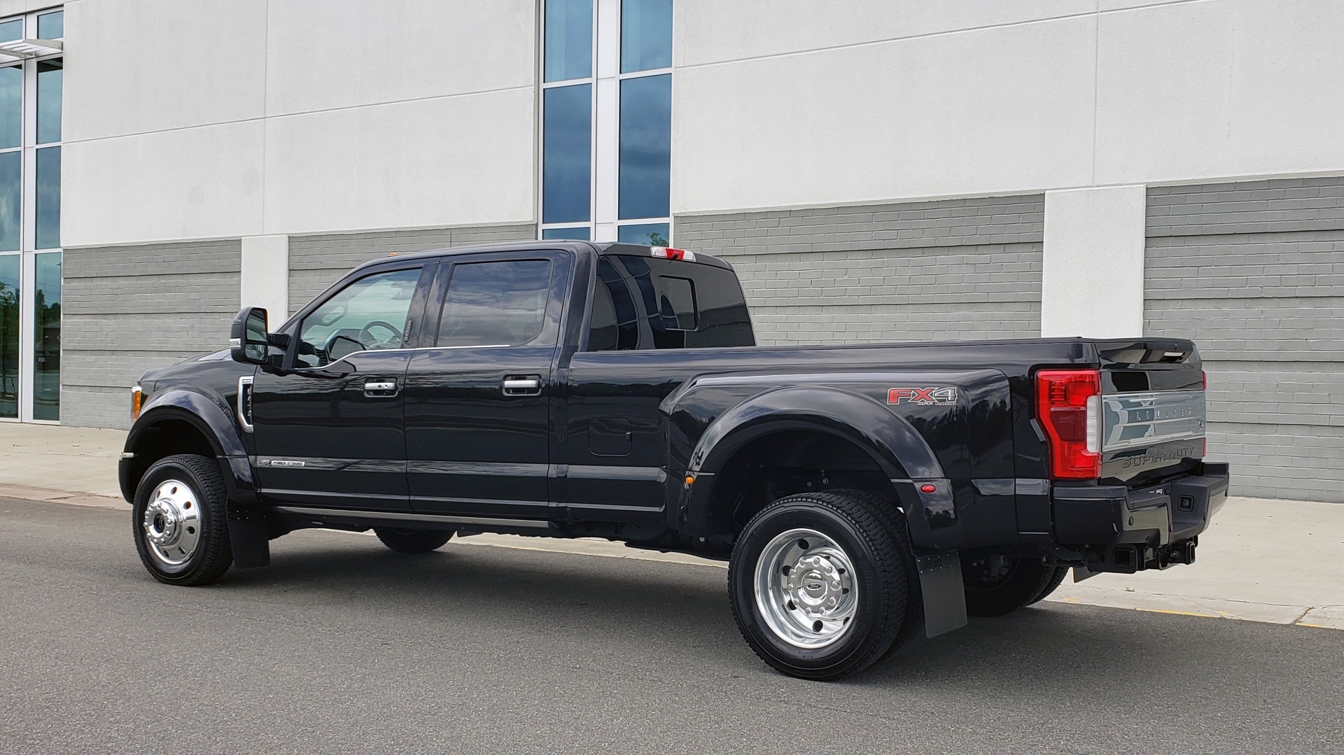 Used 2019 Ford SUPER DUTY F-450 DRW LIMITED / 4X4 / CREWCAB 176IN WB / LOADED / LOW MILES for sale Sold at Formula Imports in Charlotte NC 28227 4