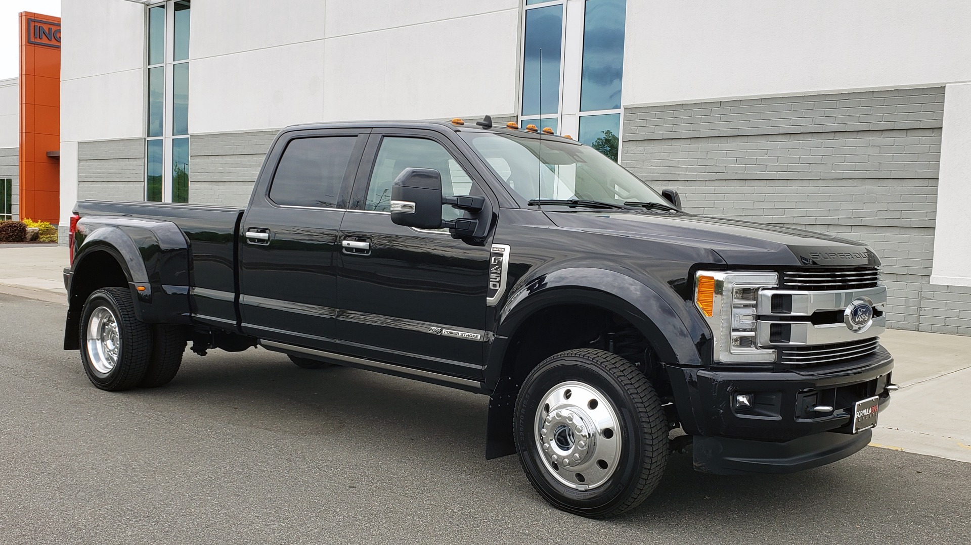 Used 2019 Ford SUPER DUTY F-450 DRW LIMITED / 4X4 / CREWCAB 176IN WB / LOADED / LOW MILES for sale Sold at Formula Imports in Charlotte NC 28227 5