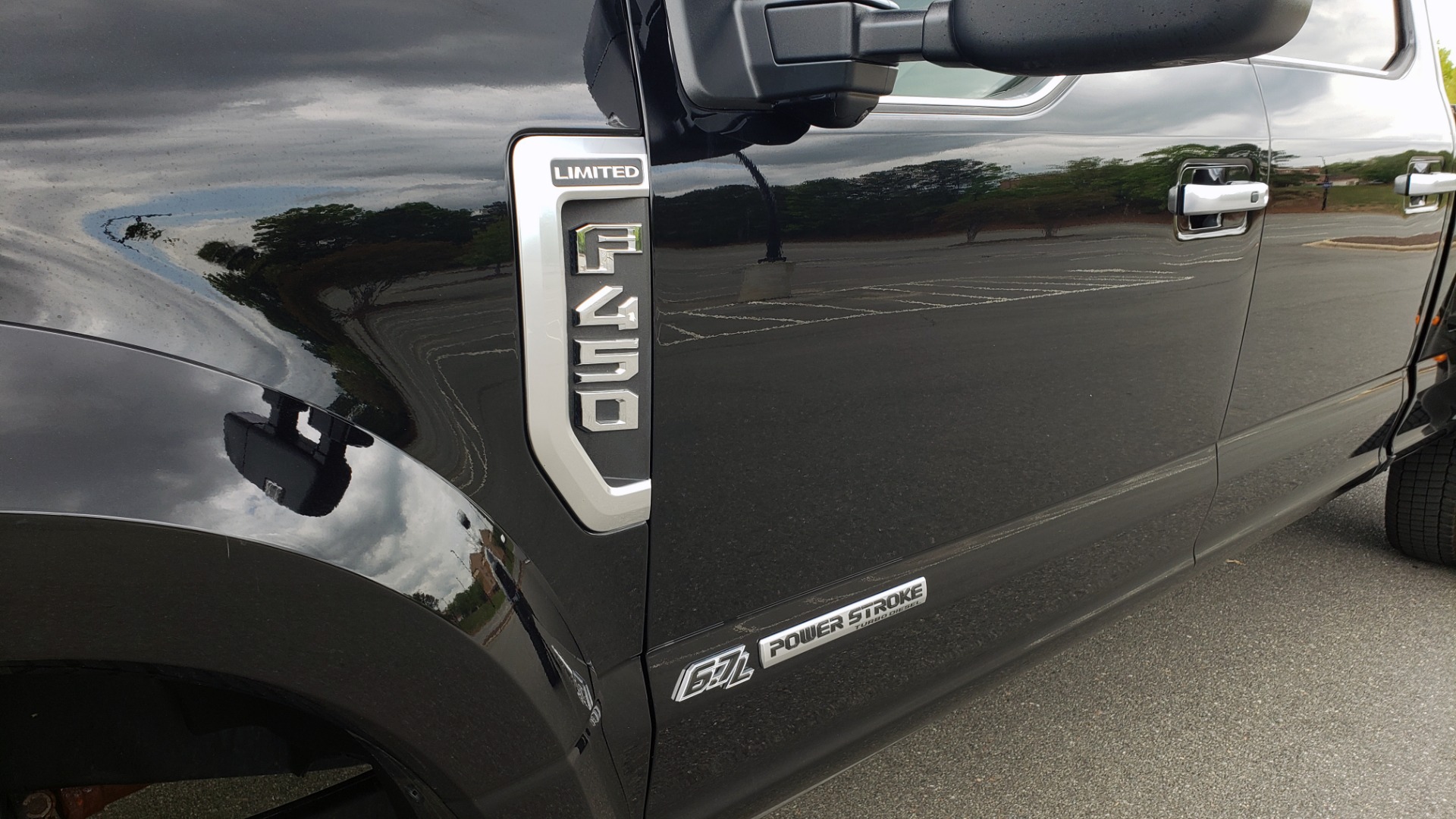 Used 2019 Ford SUPER DUTY F-450 DRW LIMITED / 4X4 / CREWCAB 176IN WB / LOADED / LOW MILES for sale Sold at Formula Imports in Charlotte NC 28227 8