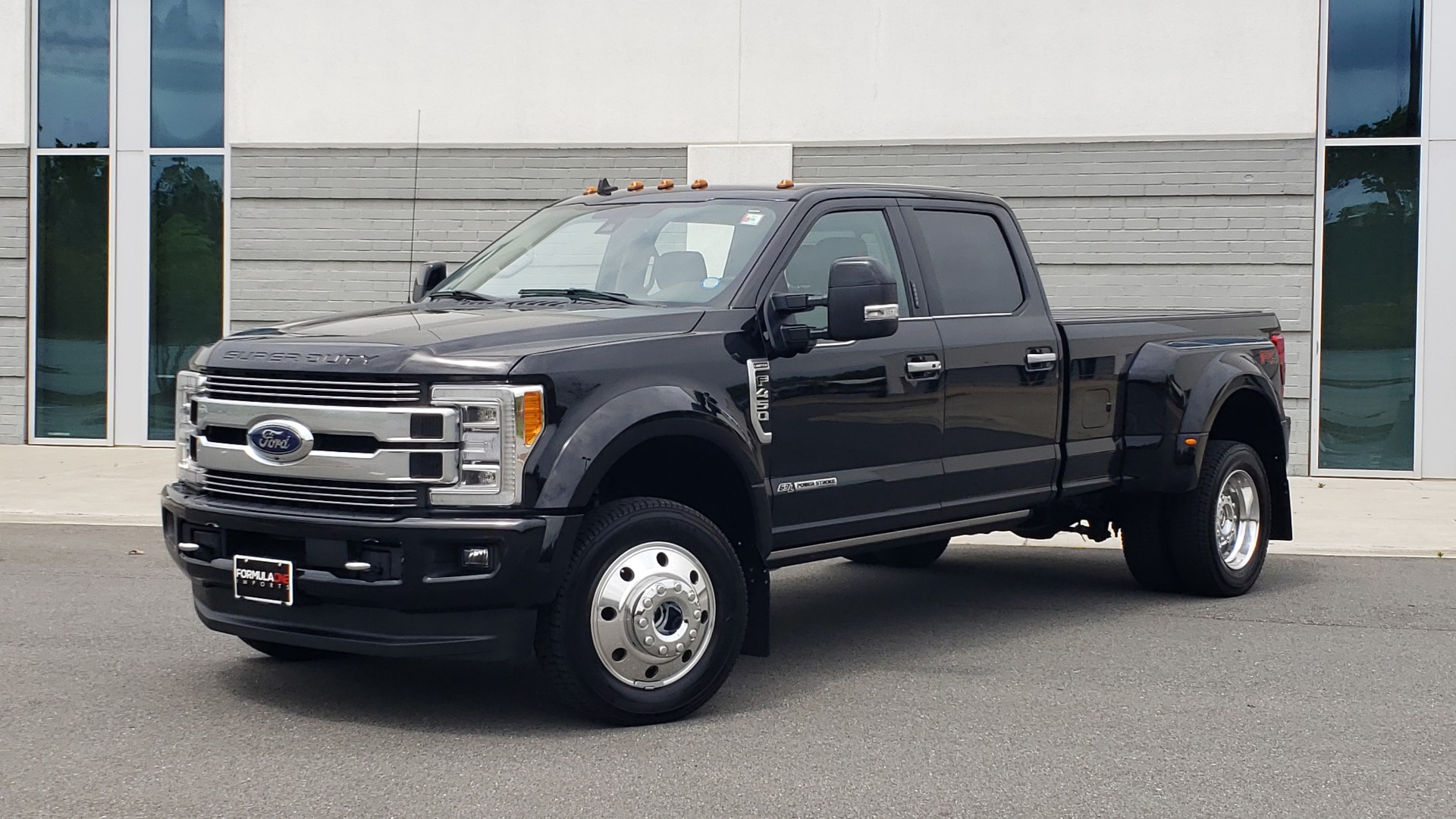Used 2019 Ford SUPER DUTY F-450 DRW LIMITED / 4X4 / CREWCAB 176IN WB / LOADED / LOW MILES for sale Sold at Formula Imports in Charlotte NC 28227 1