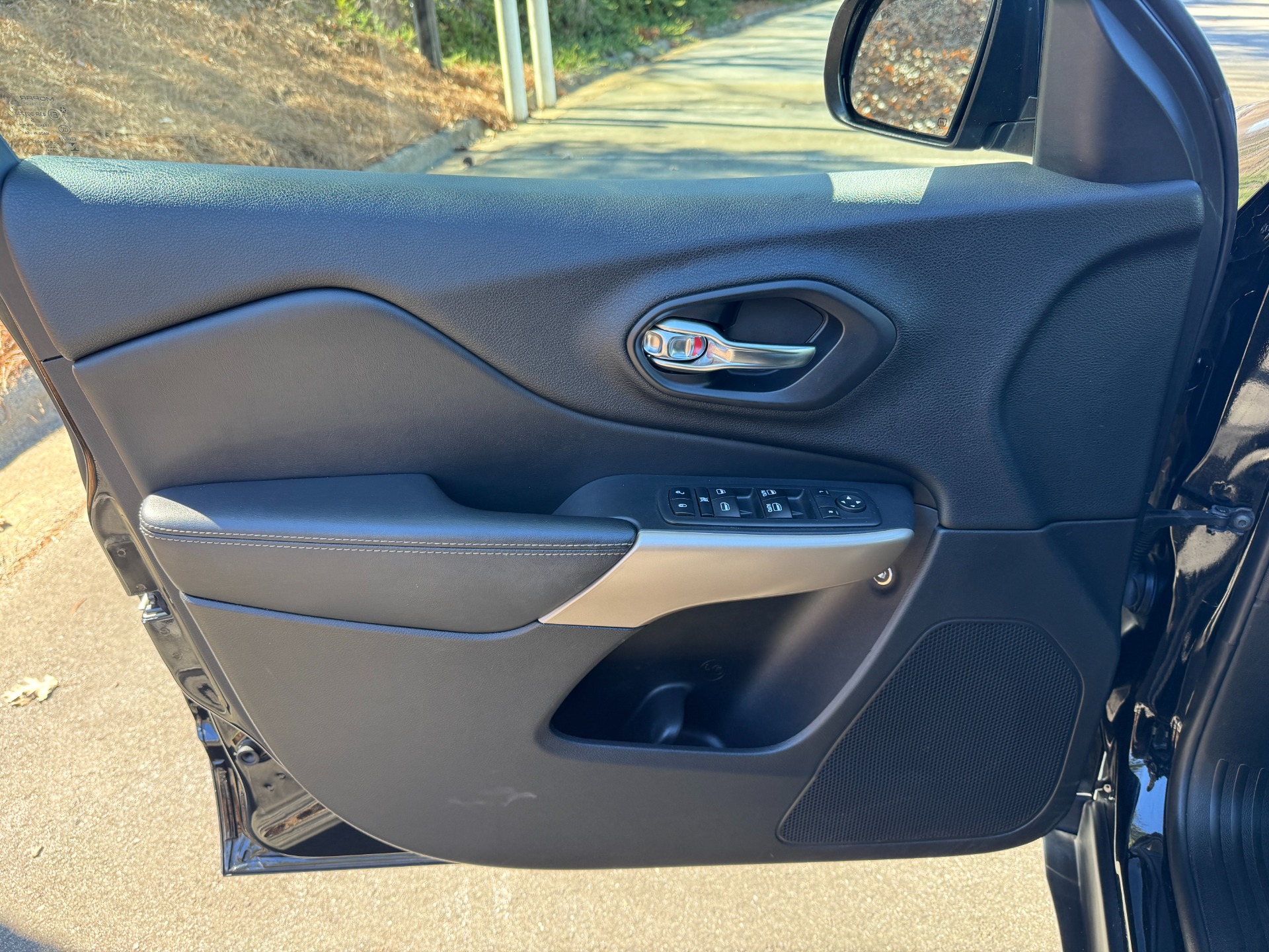 Used 2018 Jeep CHEROKEE LIMITED HIGH ALTITUDE FWD / PARK ASST / BLIND SPOT / REARVIEW for sale Sold at Formula Imports in Charlotte NC 28227 17