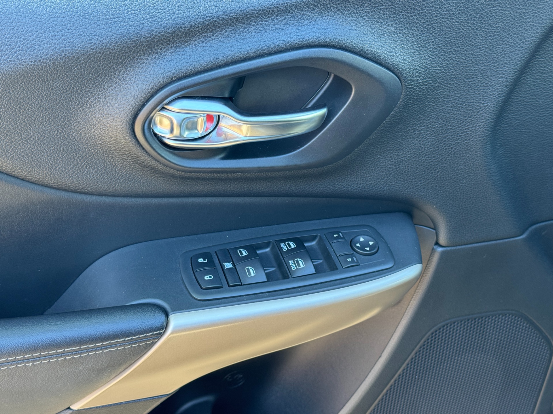 Used 2018 Jeep CHEROKEE LIMITED HIGH ALTITUDE FWD / PARK ASST / BLIND SPOT / REARVIEW for sale Sold at Formula Imports in Charlotte NC 28227 18