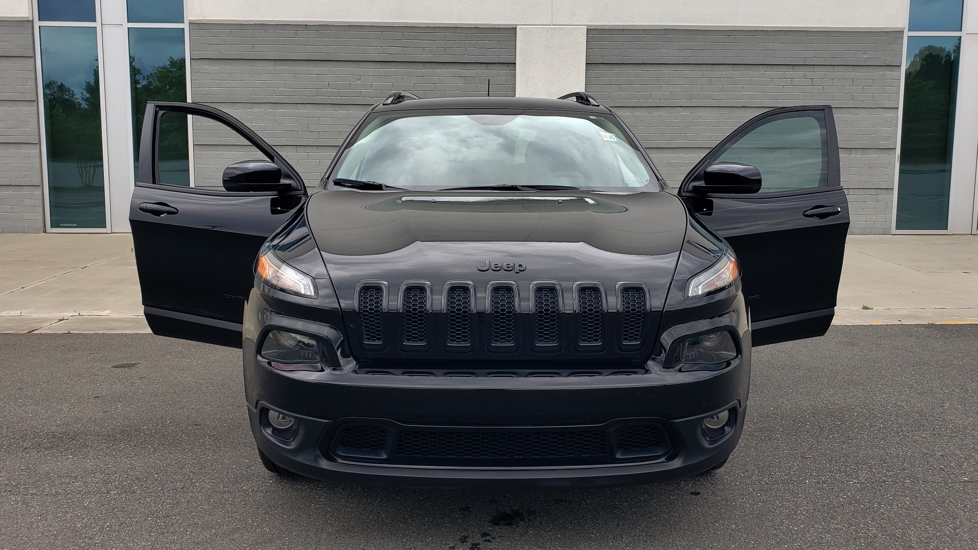 Used 2018 Jeep CHEROKEE LIMITED HIGH ALTITUDE FWD / PARK ASST / BLIND SPOT / REARVIEW for sale Sold at Formula Imports in Charlotte NC 28227 19