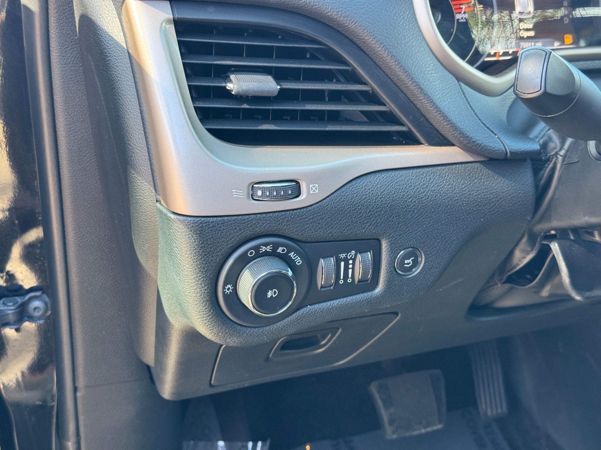 Used 2018 Jeep CHEROKEE LIMITED HIGH ALTITUDE FWD / PARK ASST / BLIND SPOT / REARVIEW for sale Sold at Formula Imports in Charlotte NC 28227 24