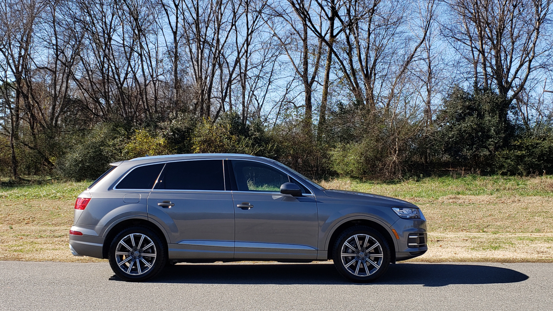 Used 2017 Audi Q7 PREMIUM PLUS / 2.0T TIPTRONIC / NAV / PANO-ROOF / 3-ROW / REARVIEW for sale Sold at Formula Imports in Charlotte NC 28227 4