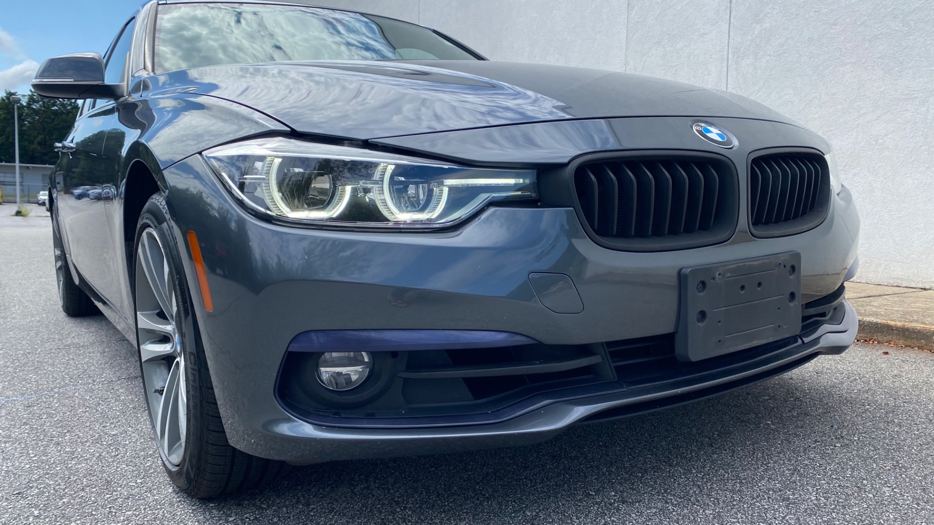 Used 2018 BMW 3 Series 330i xDrive for sale $23,995 at Formula Imports in Charlotte NC 28227 13