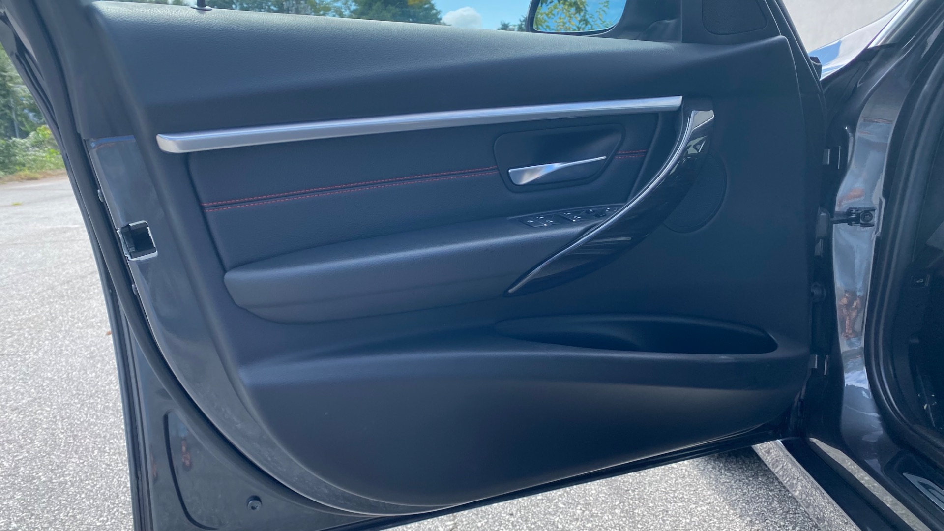 Used 2018 BMW 3 Series 330i xDrive for sale $23,995 at Formula Imports in Charlotte NC 28227 15