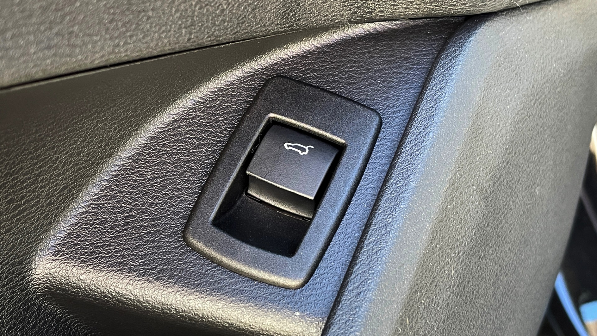 Used 2018 BMW X1 XDRIVE28I / CONV PKG / HTD SEATS / PANO-ROOF / REARVIEW for sale Sold at Formula Imports in Charlotte NC 28227 29