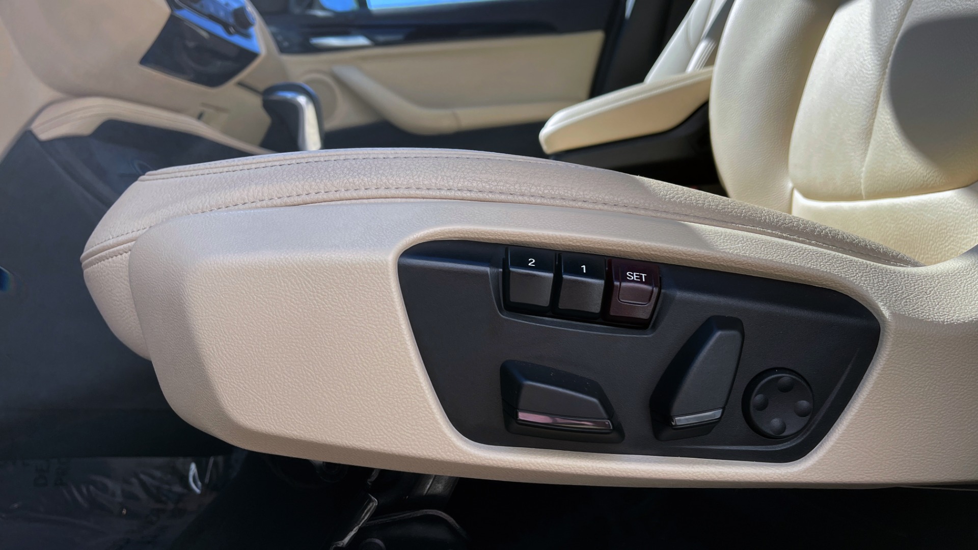 Used 2018 BMW X1 XDRIVE28I / CONV PKG / HTD SEATS / PANO-ROOF / REARVIEW for sale Sold at Formula Imports in Charlotte NC 28227 31
