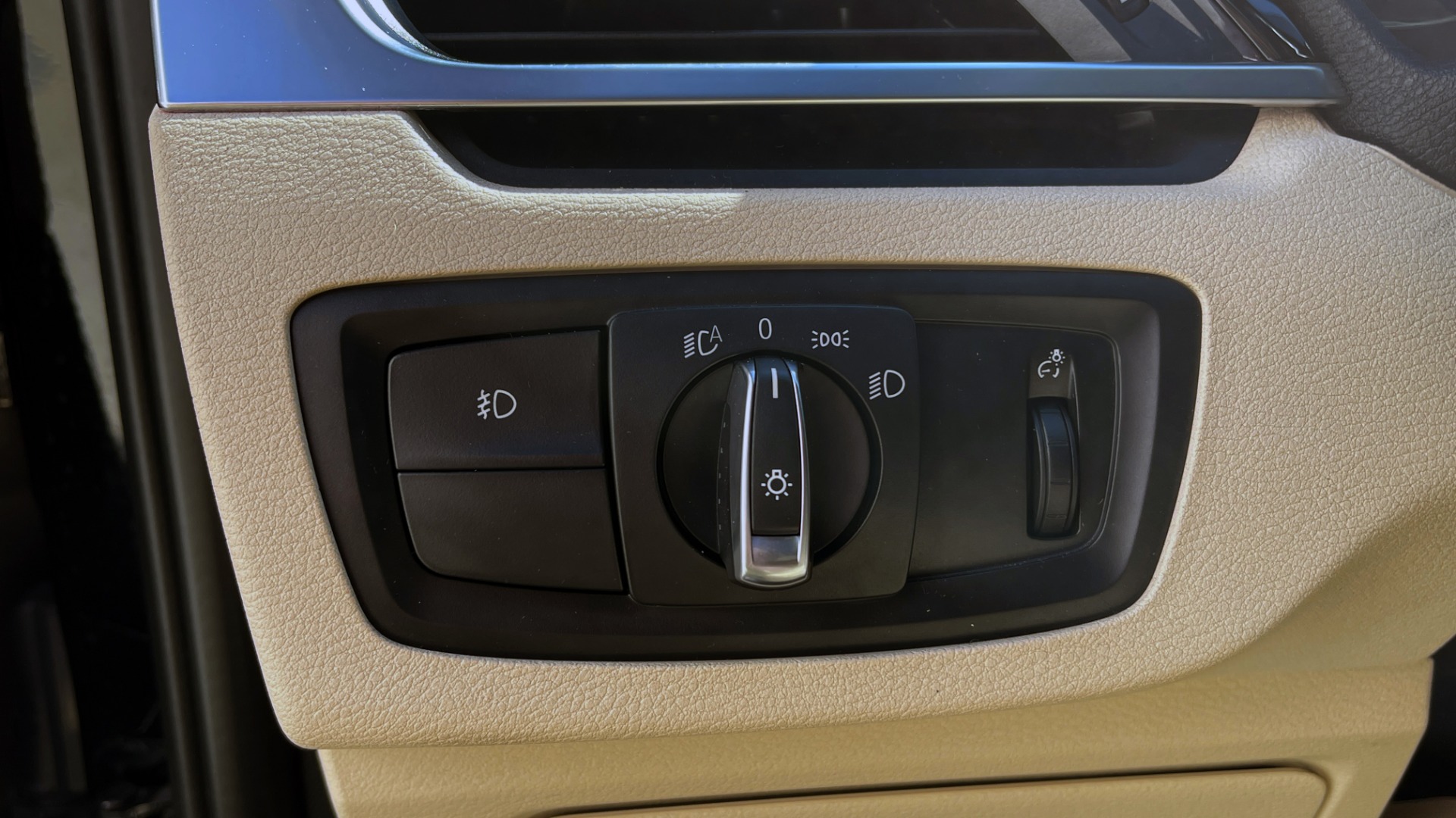 Used 2018 BMW X1 XDRIVE28I / CONV PKG / HTD SEATS / PANO-ROOF / REARVIEW for sale Sold at Formula Imports in Charlotte NC 28227 33