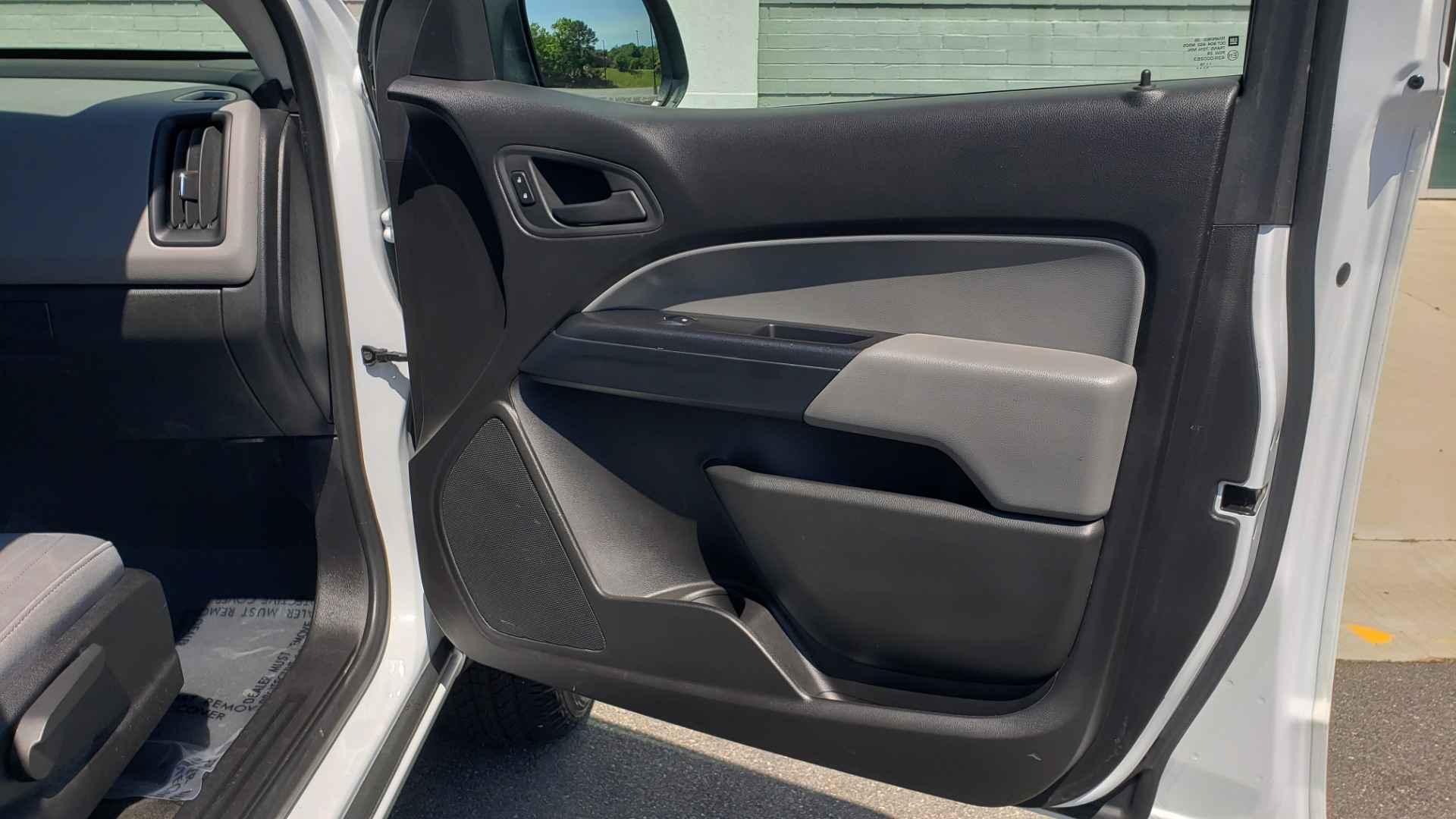 Used 2016 Chevrolet COLORADO 2WD WT / EXT CAB / 128.3 WB / 4-CYL / 6-SPD AUTO / REARVIEW for sale Sold at Formula Imports in Charlotte NC 28227 59