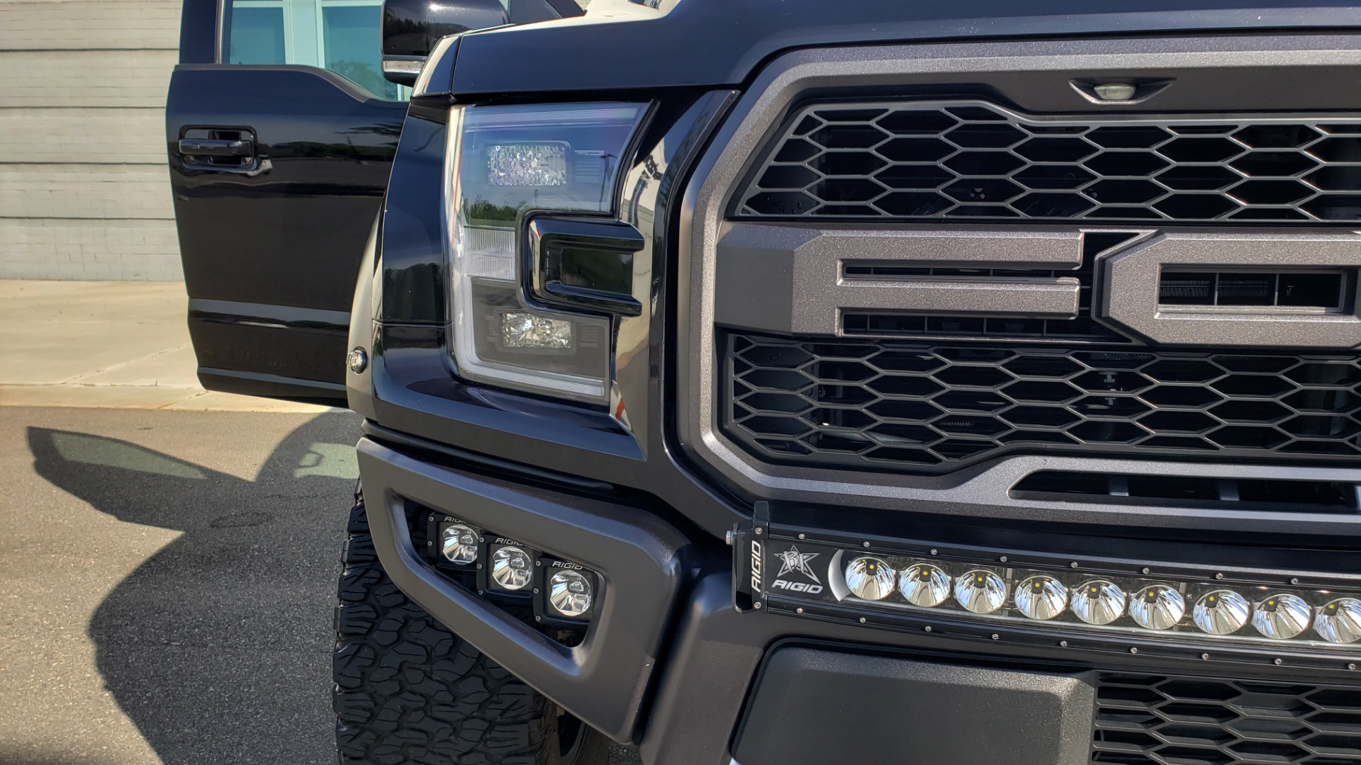 Used 2020 Ford F-150 RAPTOR 4X4 SUPERCREW / NAV / B&O SOUND / SUNROOF / REARVIEW for sale Sold at Formula Imports in Charlotte NC 28227 29