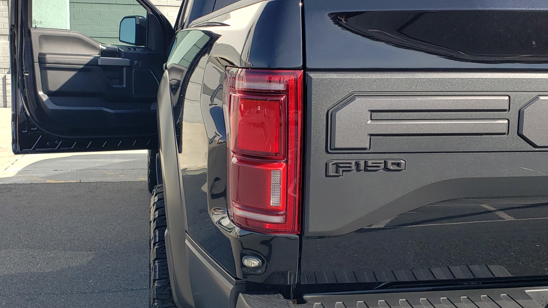 Used 2020 Ford F-150 RAPTOR 4X4 SUPERCREW / NAV / B&O SOUND / SUNROOF / REARVIEW for sale Sold at Formula Imports in Charlotte NC 28227 37