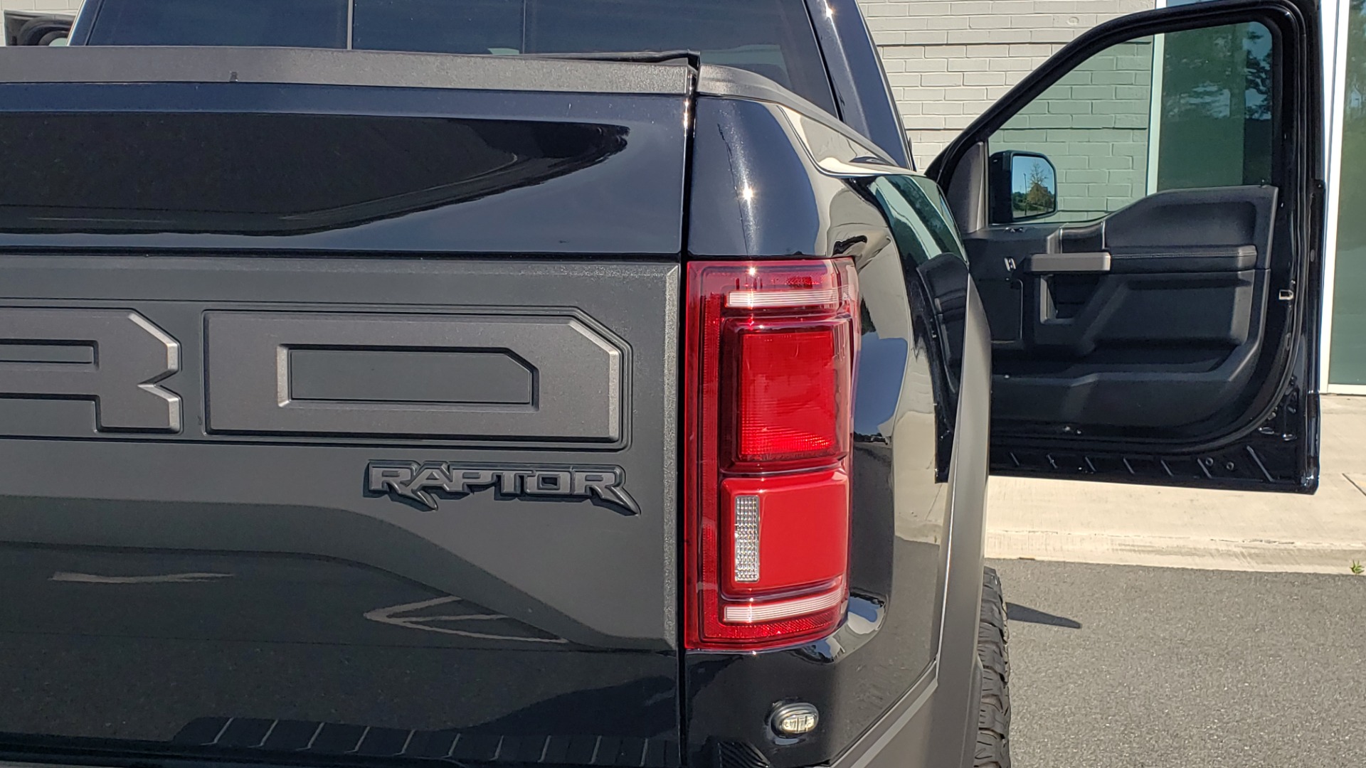 Used 2020 Ford F-150 RAPTOR 4X4 SUPERCREW / NAV / B&O SOUND / SUNROOF / REARVIEW for sale Sold at Formula Imports in Charlotte NC 28227 38