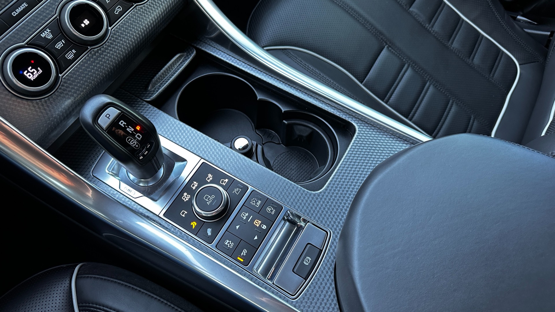 Used 2017 Land Rover Range Rover Sport SVR / DRIVE PRO PACKAGE / MERIDIAN SURROUND SOUND / SUPERCHARGED V8 / PANOR for sale Sold at Formula Imports in Charlotte NC 28227 19