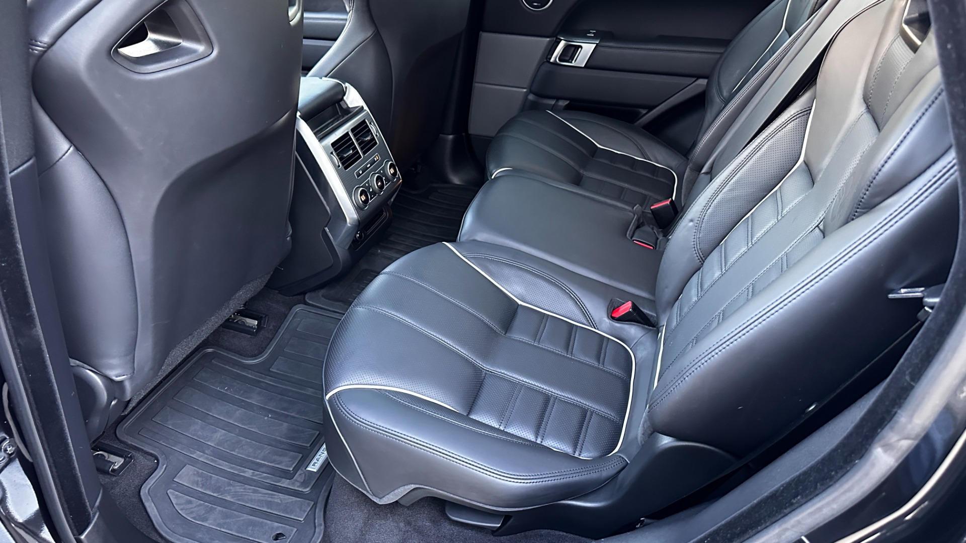 Used 2017 Land Rover Range Rover Sport SVR / DRIVE PRO PACKAGE / MERIDIAN SURROUND SOUND / SUPERCHARGED V8 / PANOR for sale Sold at Formula Imports in Charlotte NC 28227 23