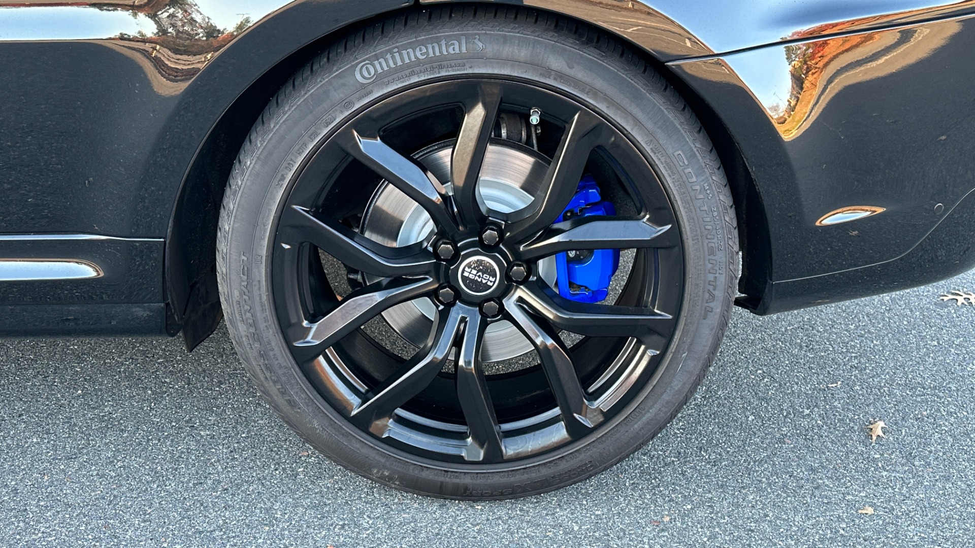Used 2017 Land Rover Range Rover Sport SVR / DRIVE PRO PACKAGE / MERIDIAN SURROUND SOUND / SUPERCHARGED V8 / PANOR for sale Sold at Formula Imports in Charlotte NC 28227 41