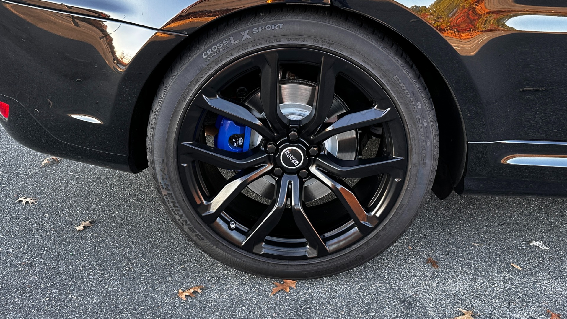 Used 2017 Land Rover Range Rover Sport SVR / DRIVE PRO PACKAGE / MERIDIAN SURROUND SOUND / SUPERCHARGED V8 / PANOR for sale Sold at Formula Imports in Charlotte NC 28227 42