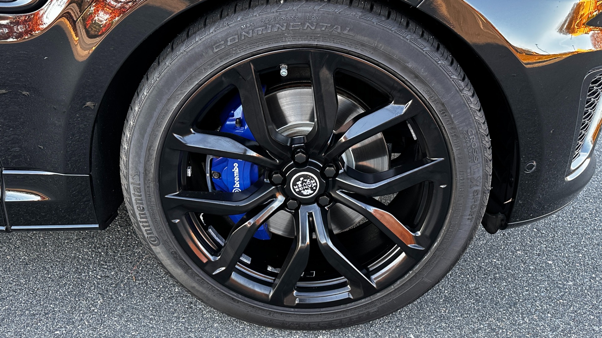 Used 2017 Land Rover Range Rover Sport SVR / DRIVE PRO PACKAGE / MERIDIAN SURROUND SOUND / SUPERCHARGED V8 / PANOR for sale Sold at Formula Imports in Charlotte NC 28227 43